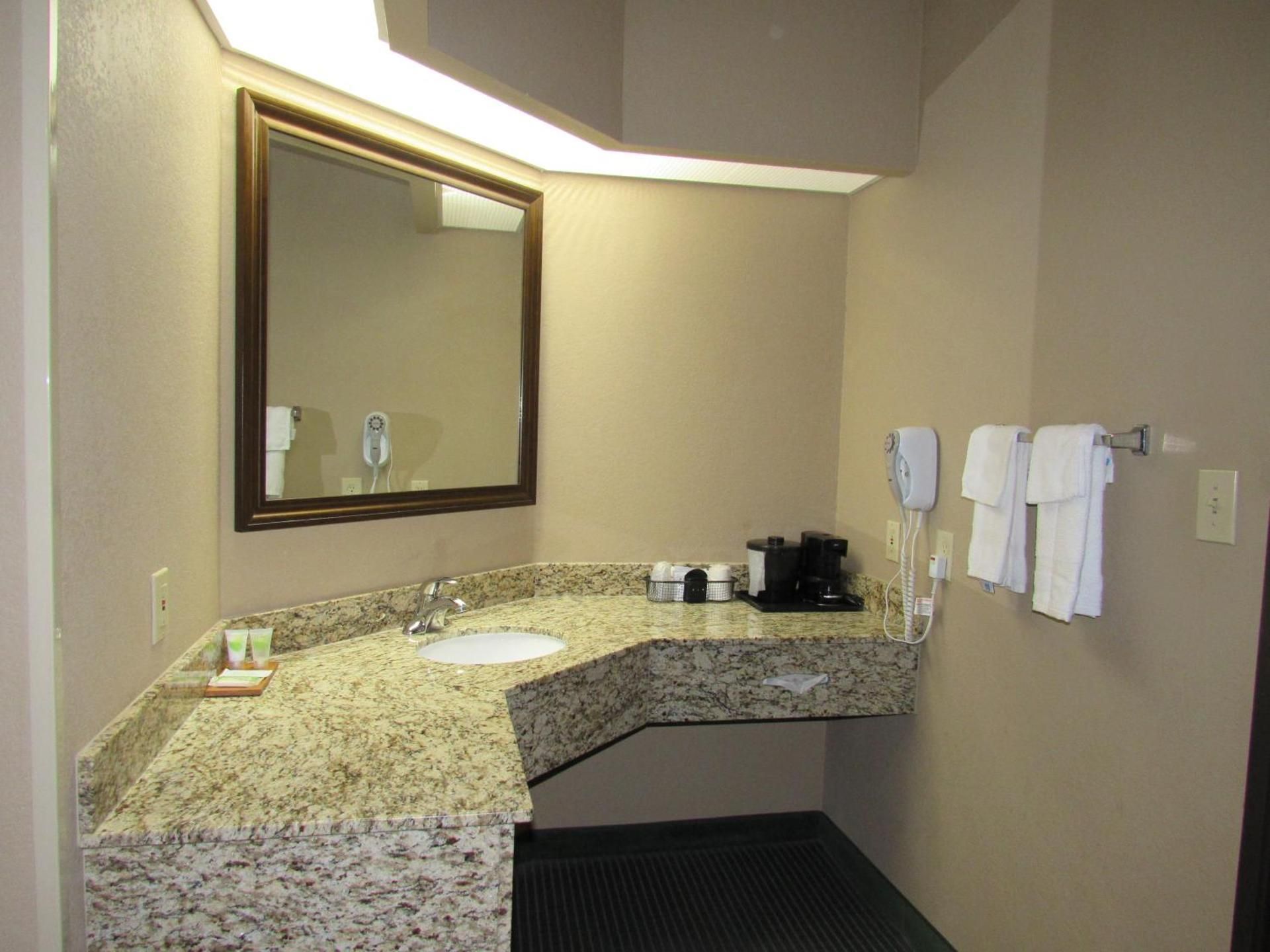 Bay Mountain Inn Cherokee Smoky Mountains King Suite 2