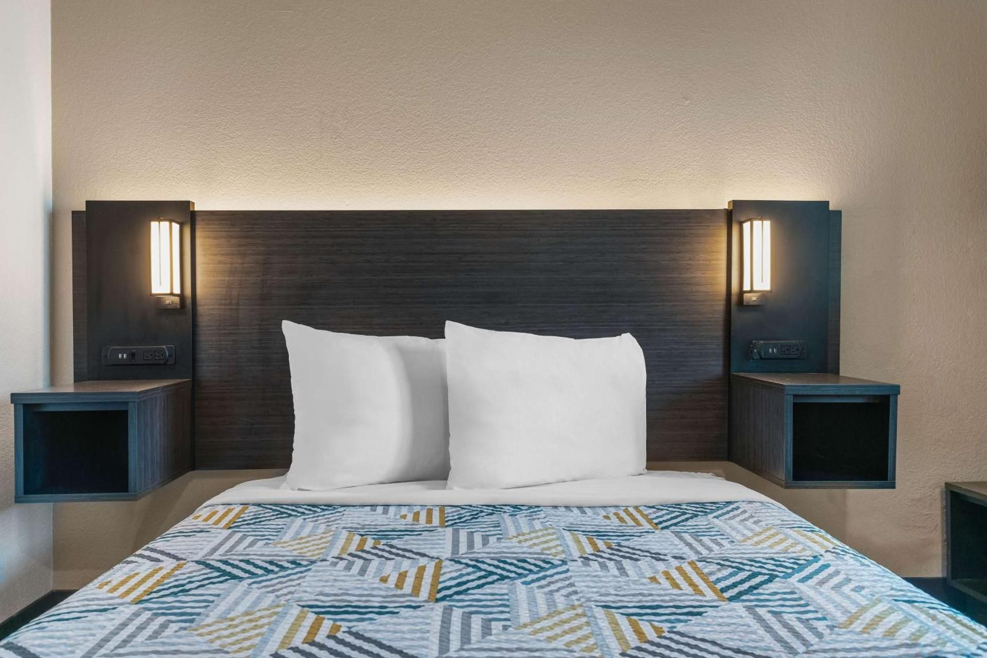 Motel 6 Merced, CA - North Double Room - Disability Access - Non-Smoking 2