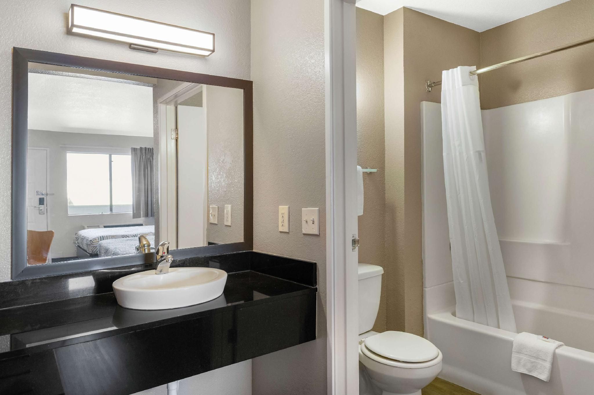 Motel 6 Merced, CA - North 1 Full Bed | Non-Smoking 3