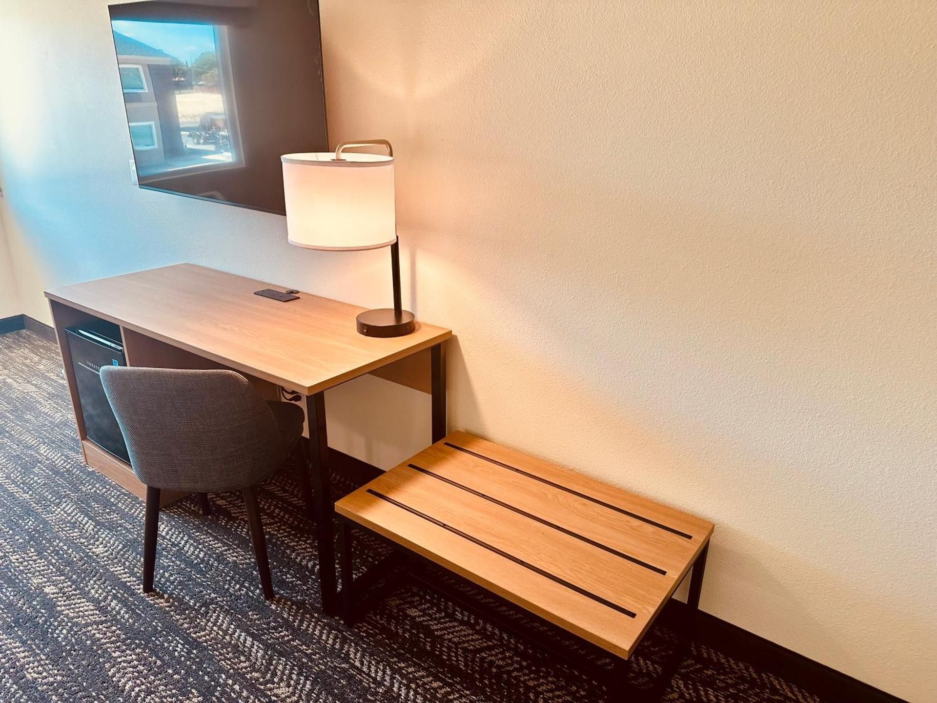 Ramada by Wyndham Merced King Room with Roll-In Shower - Mobility Access/Non-Smoking 3