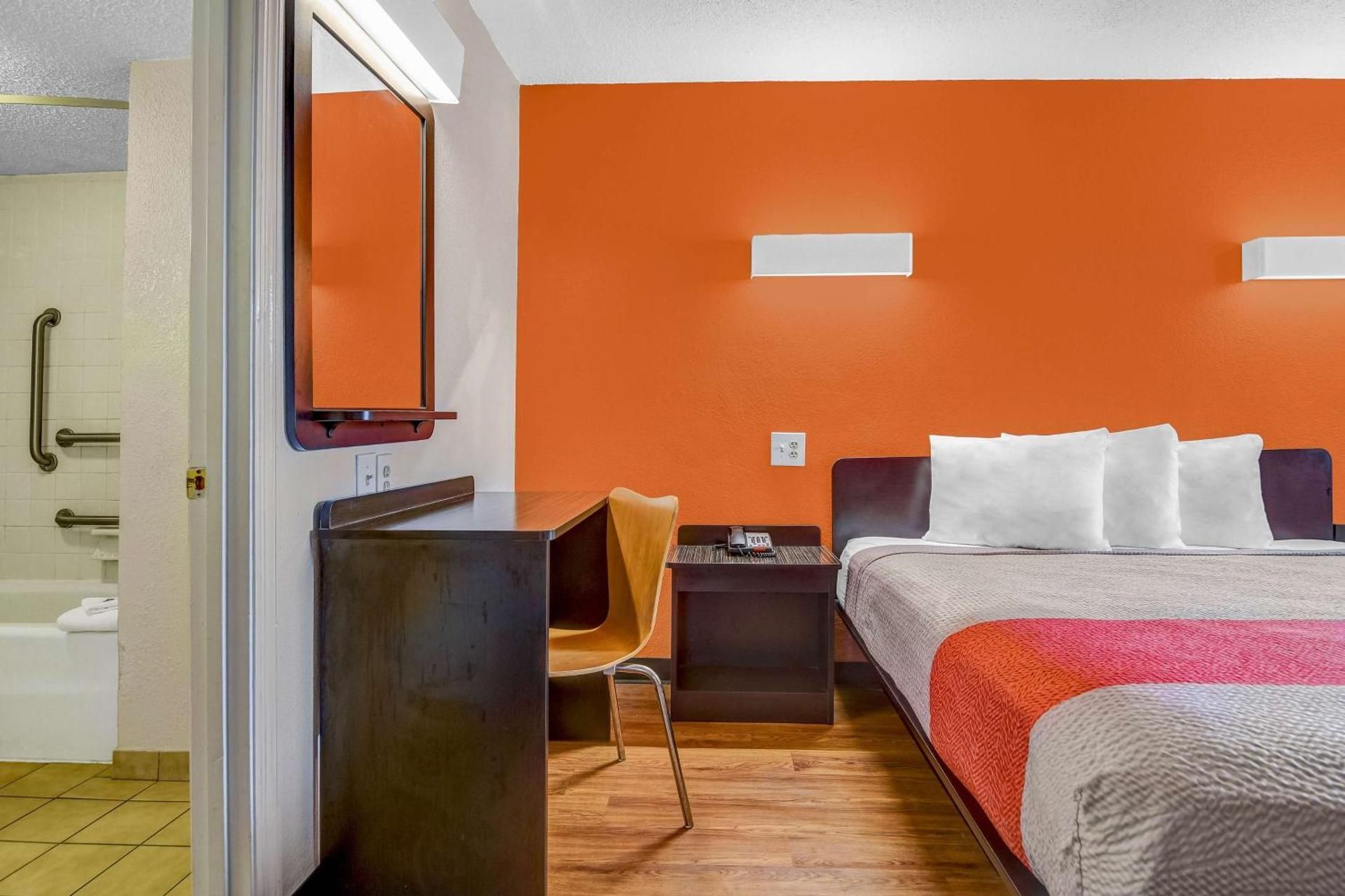 One-Bedroom Suite - Non-Smoking