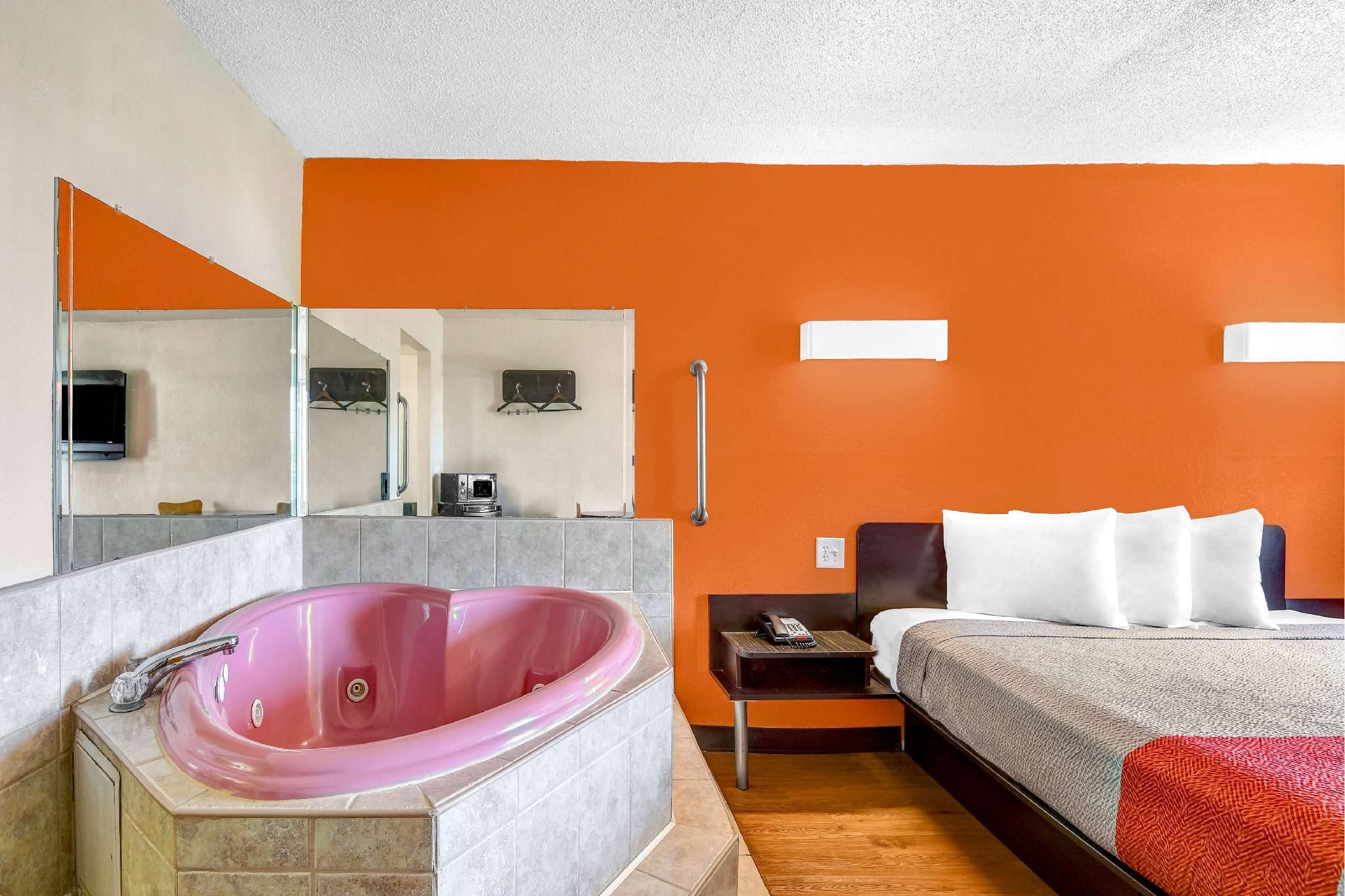 1 King Bed | Suite, Non-Smoking