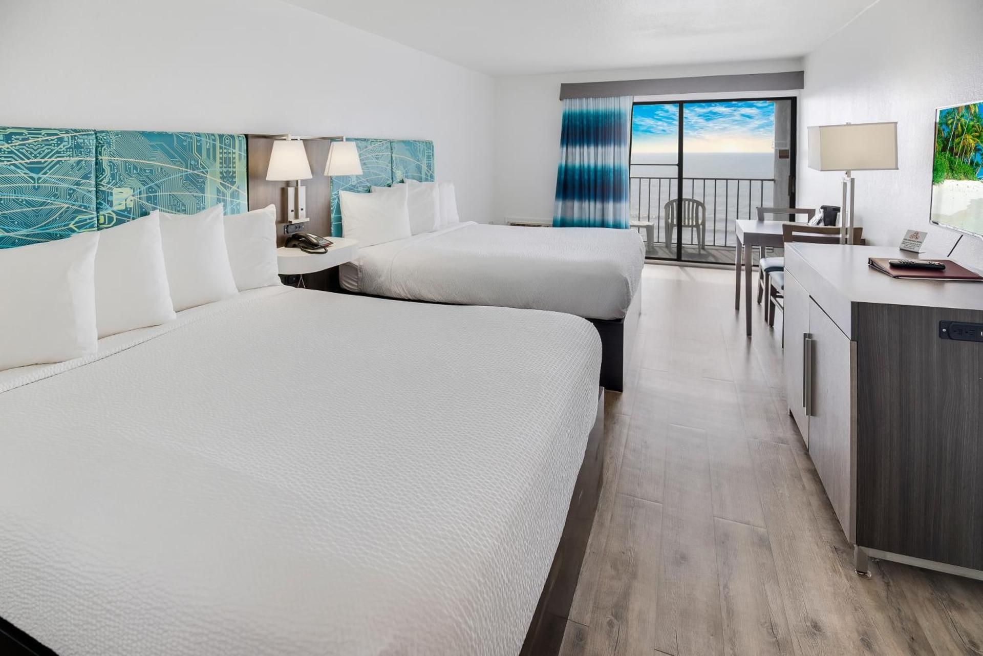 Queen Oceanfront View Room with Kitchen