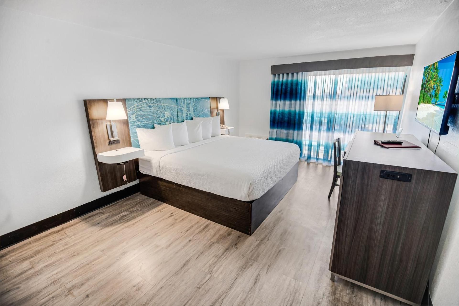 King Room with Partial Ocean View
