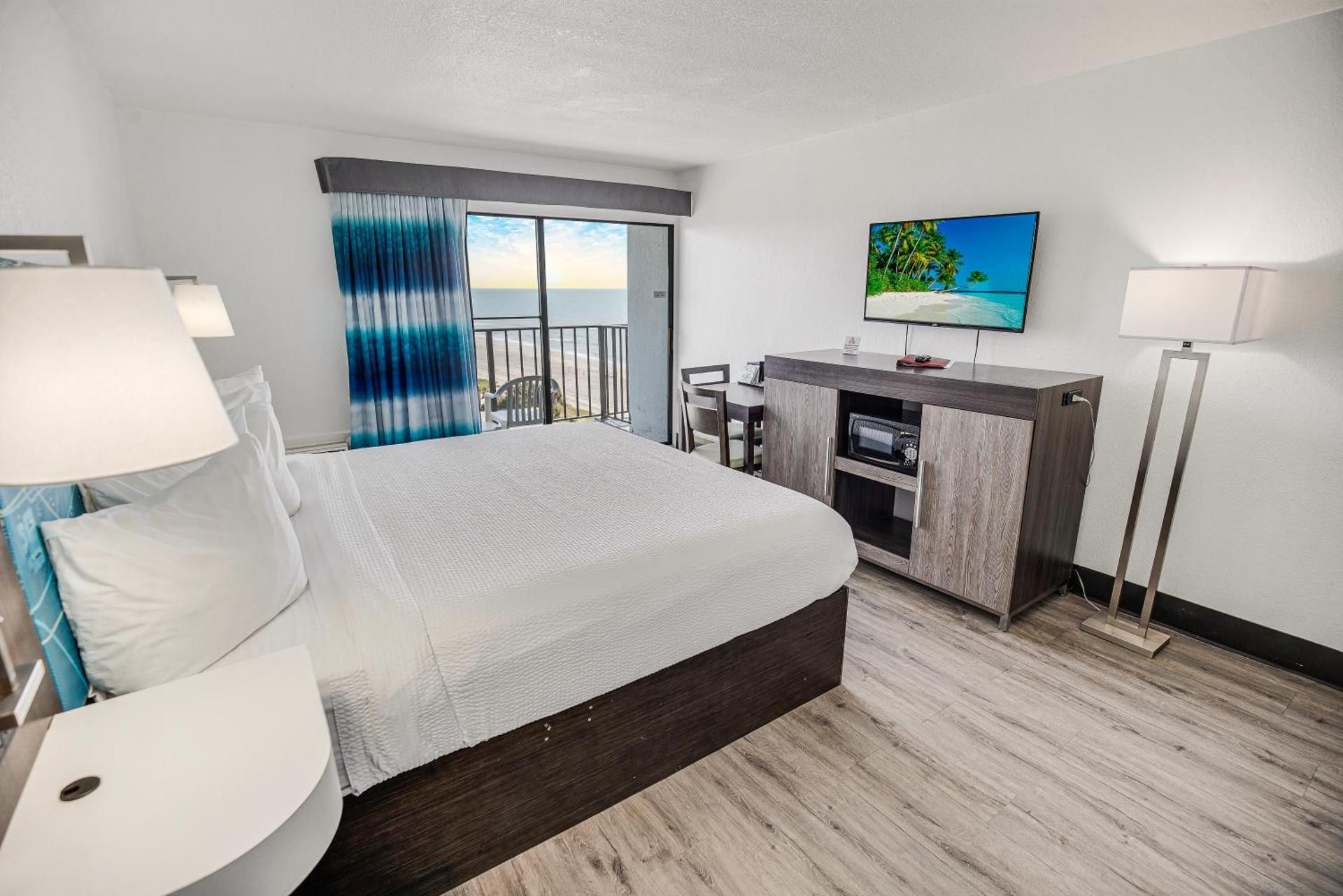 King Room with Partial Ocean View