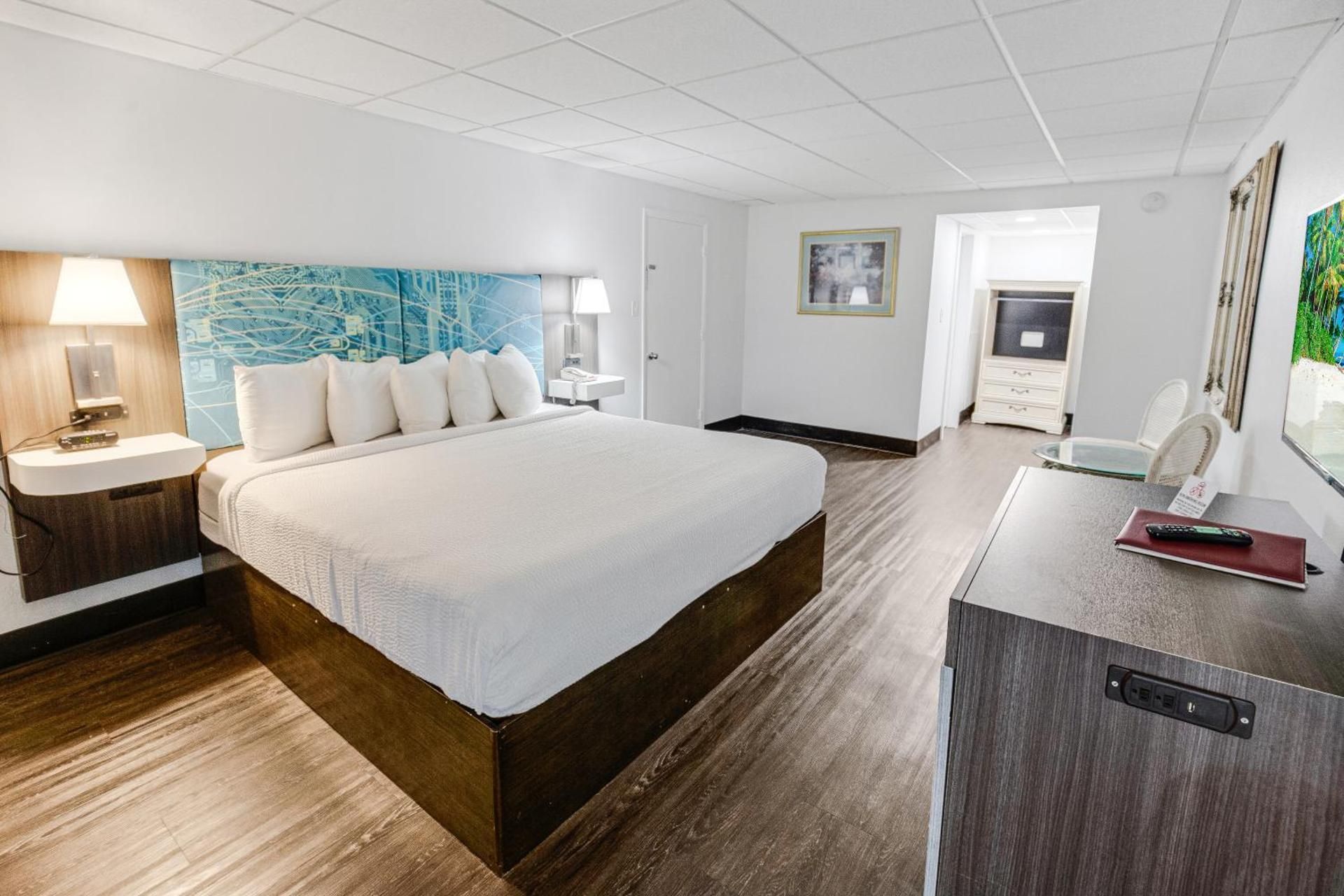 Deluxe King Suite