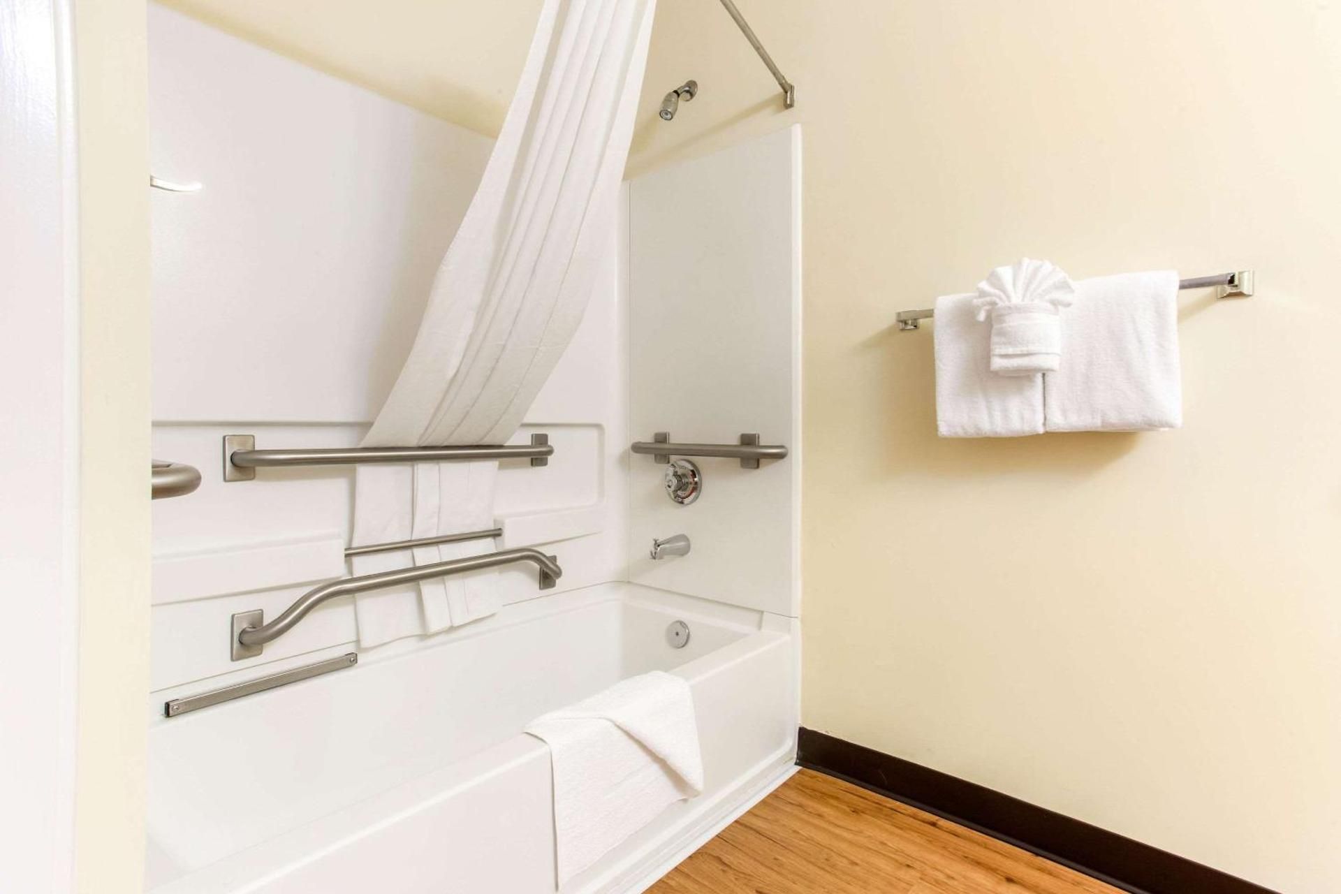 Queen Room - Disability Access