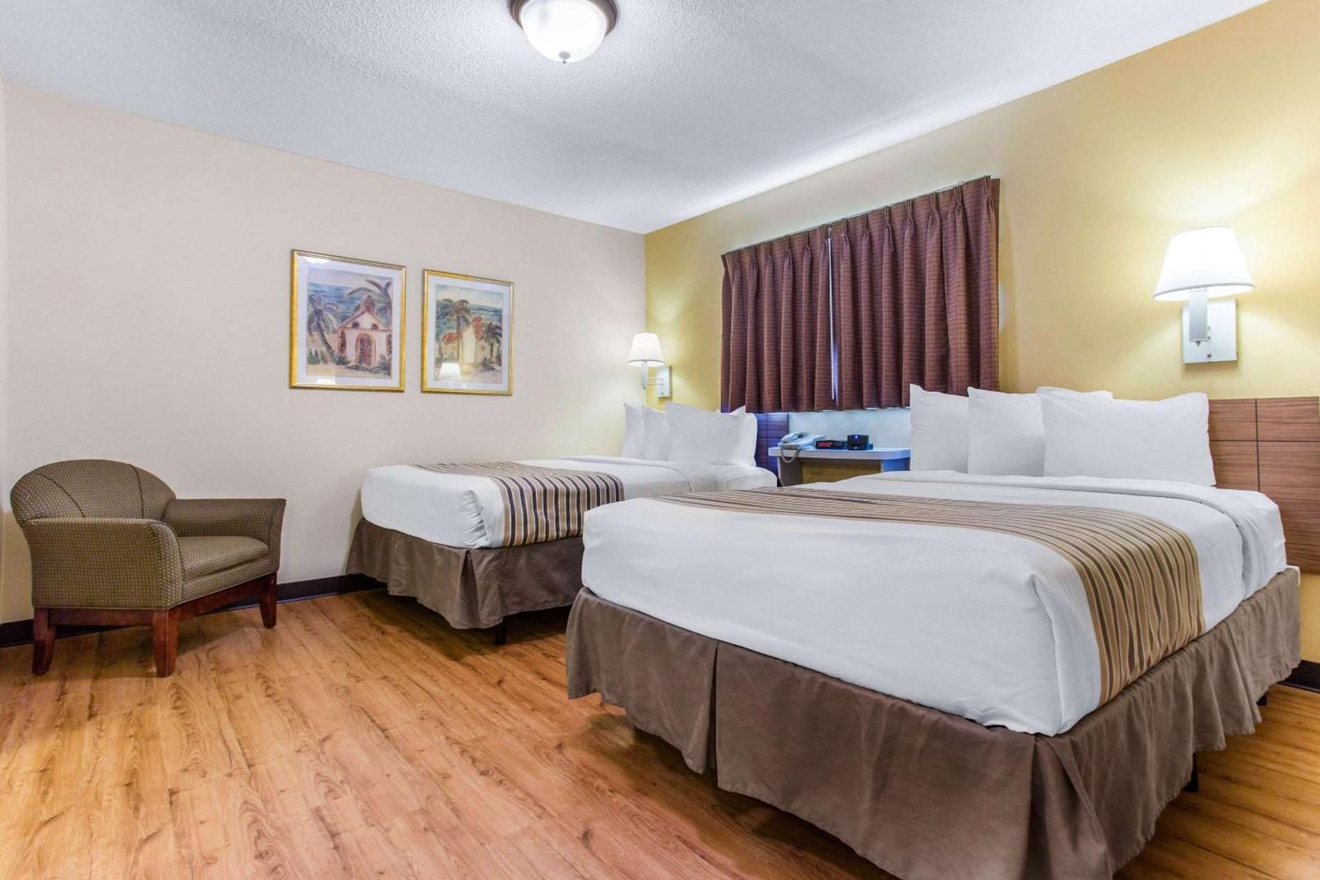 Deluxe Quadruple Room - Non-Smoking