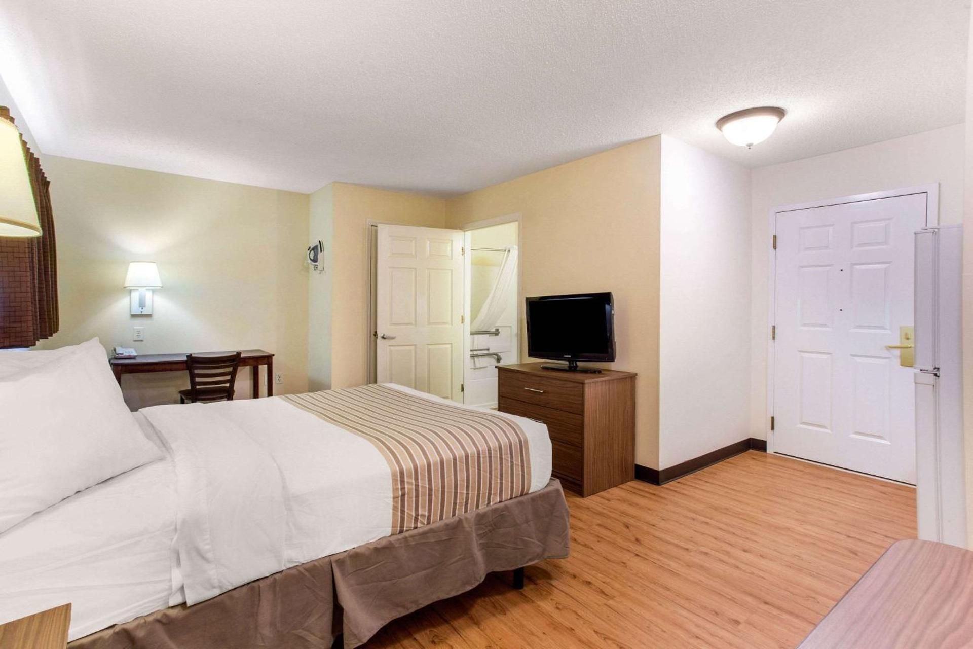 Queen Room - Disability Access - Roll in Shower