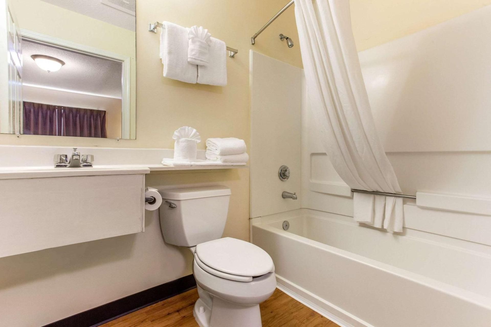 Deluxe Quadruple Room - Non-Smoking