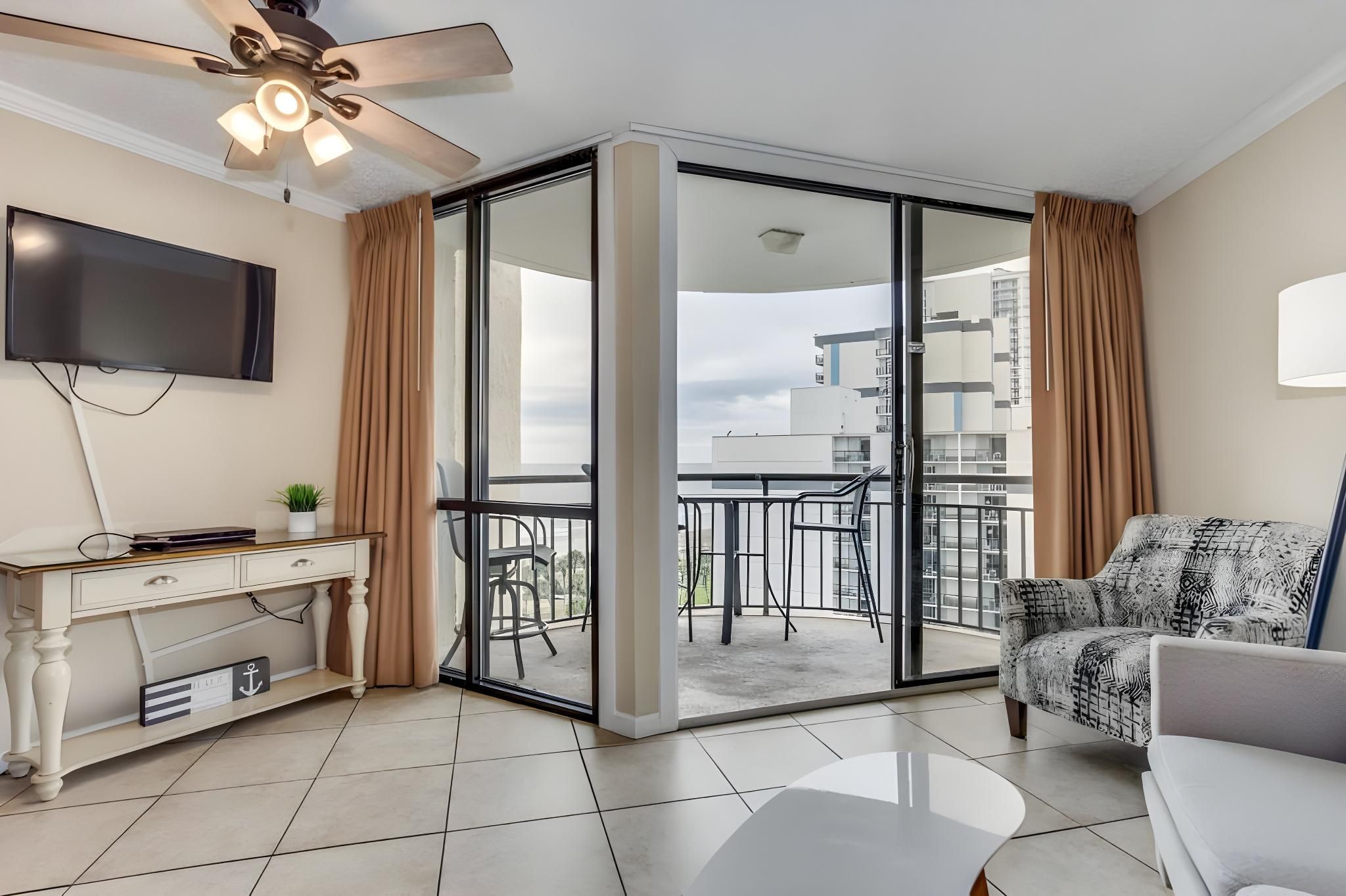 OceanView 1BR Condo w Balcony at Meridian Plaza