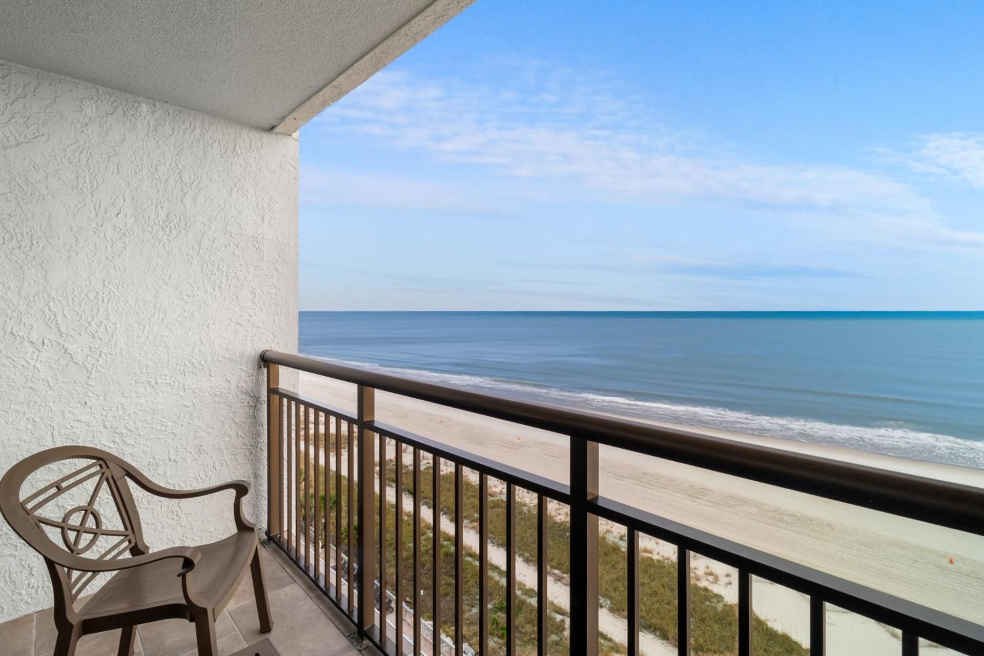 Oceanfront Deluxe One Bedroom Double Suite