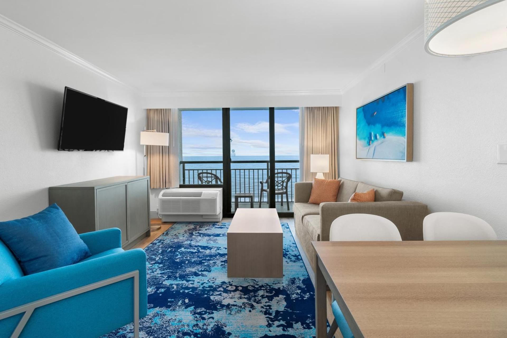 Oceanfront Deluxe One Bedroom King Suite