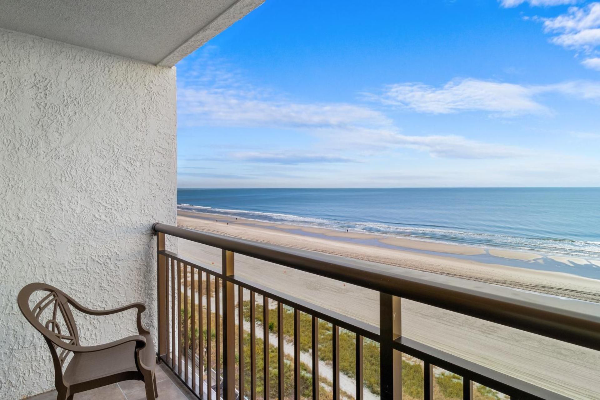 Oceanfront Deluxe One Bedroom King Suite