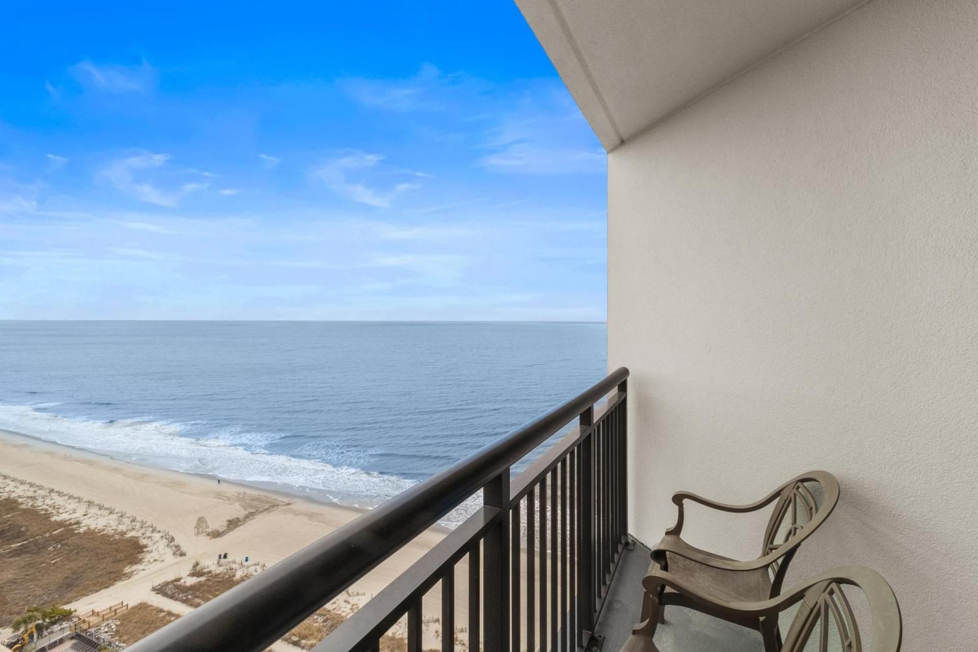 Oceanfront Deluxe Four Bedroom Condo