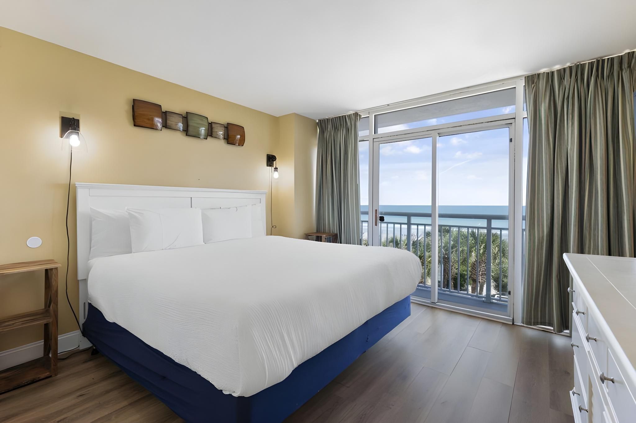 Oceanfront Sunny Condo w Pool in Atlantica Towers