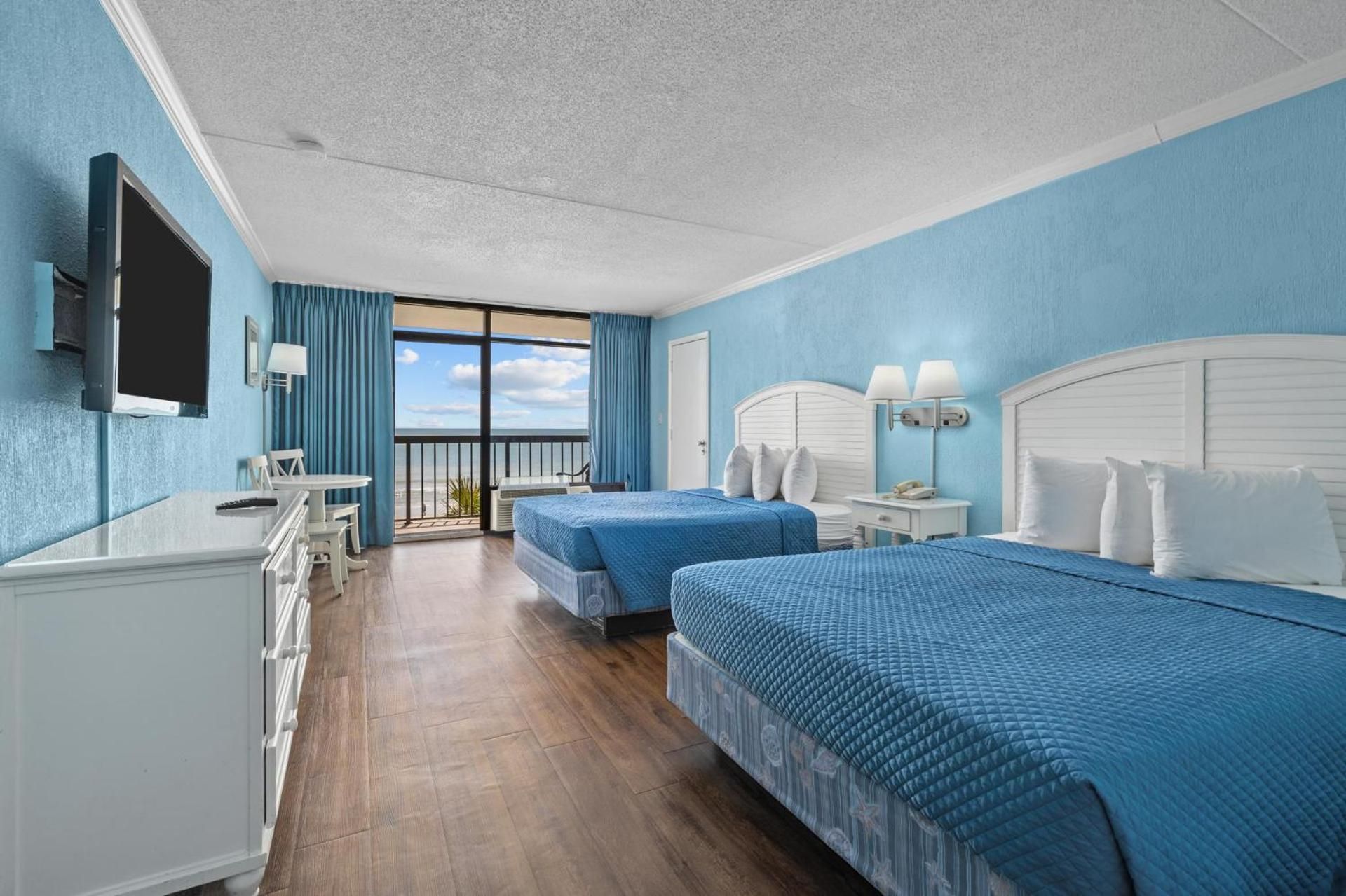Standard Queen Room with Two Queen Beds - Ocean Front
