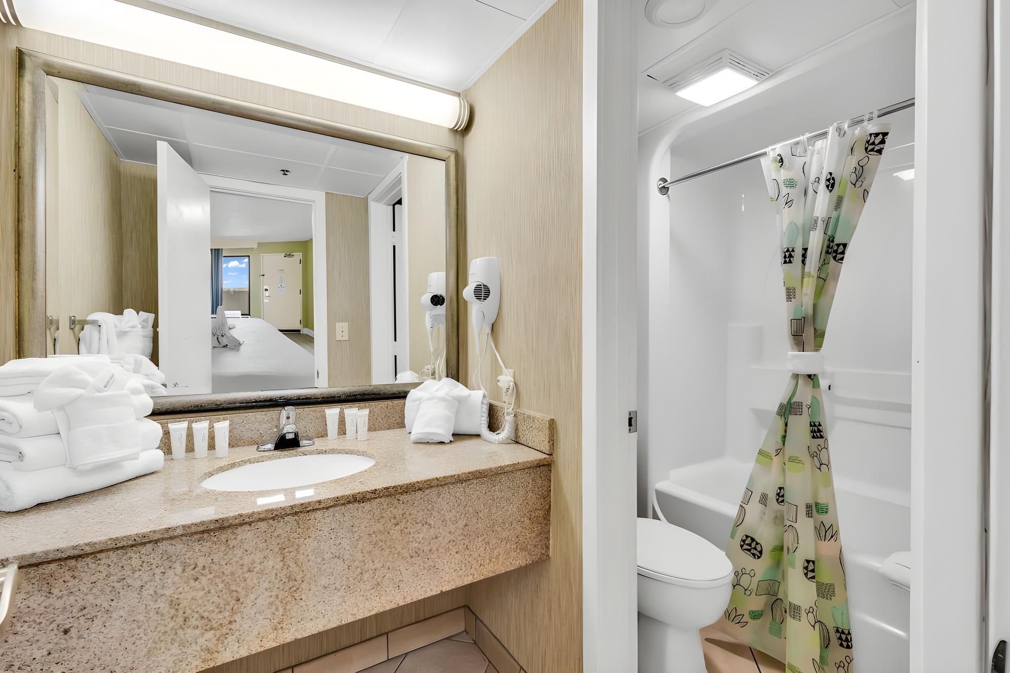 Oceanfront Condo with Pools, Lazy River and Water Park