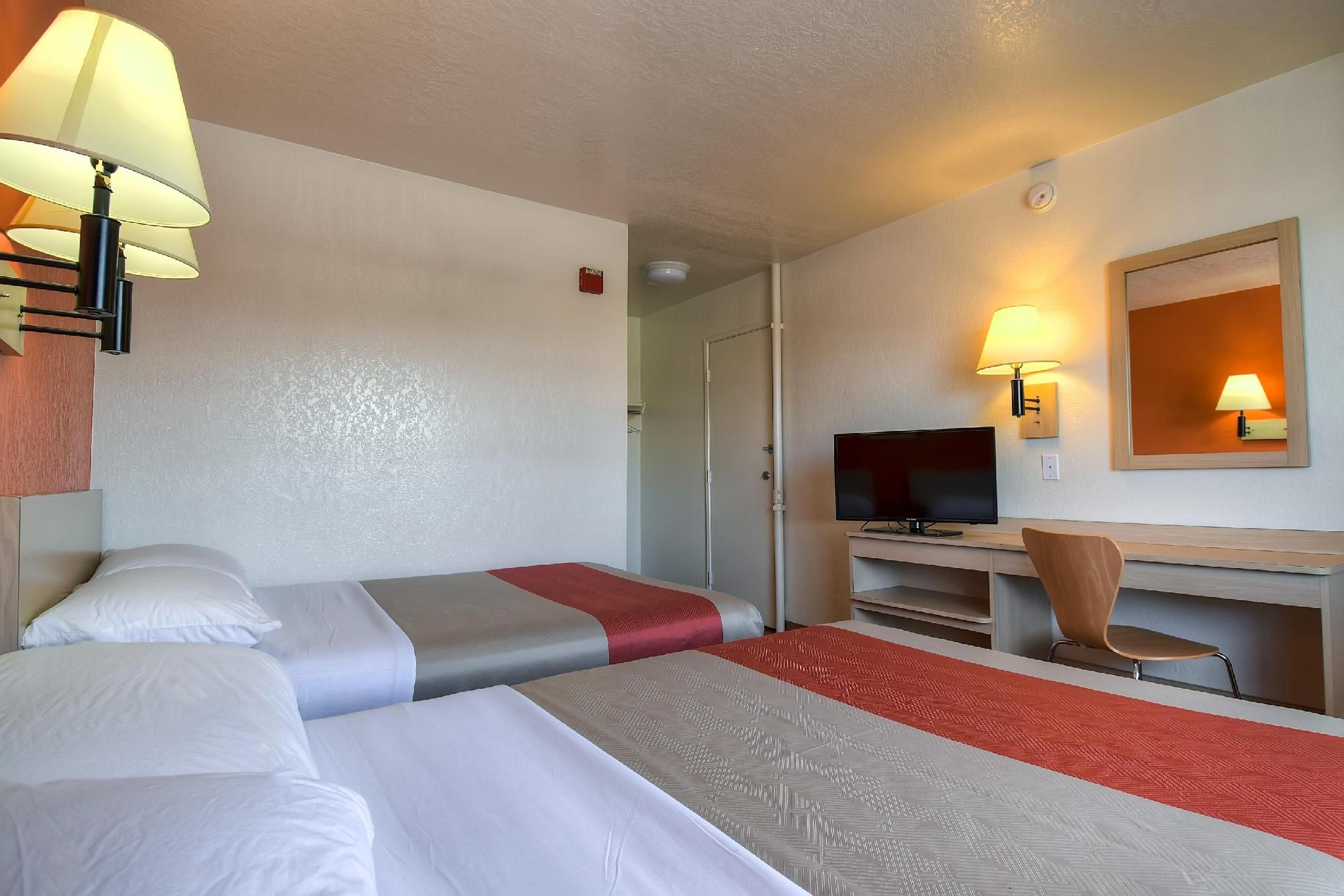 2 Full Beds | Non-Smoking, Kitchen