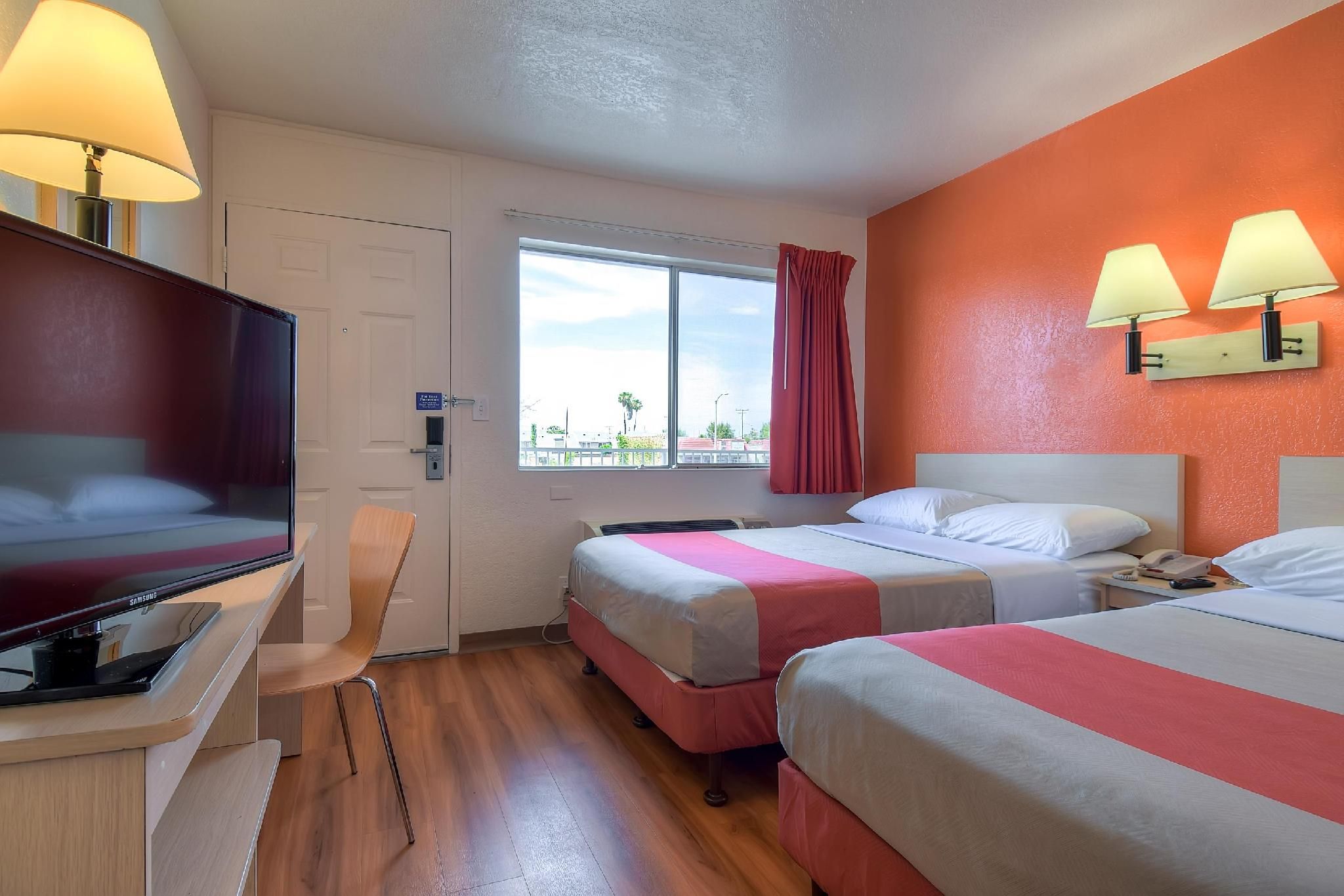 2 Full Beds | Non-Smoking, Kitchen