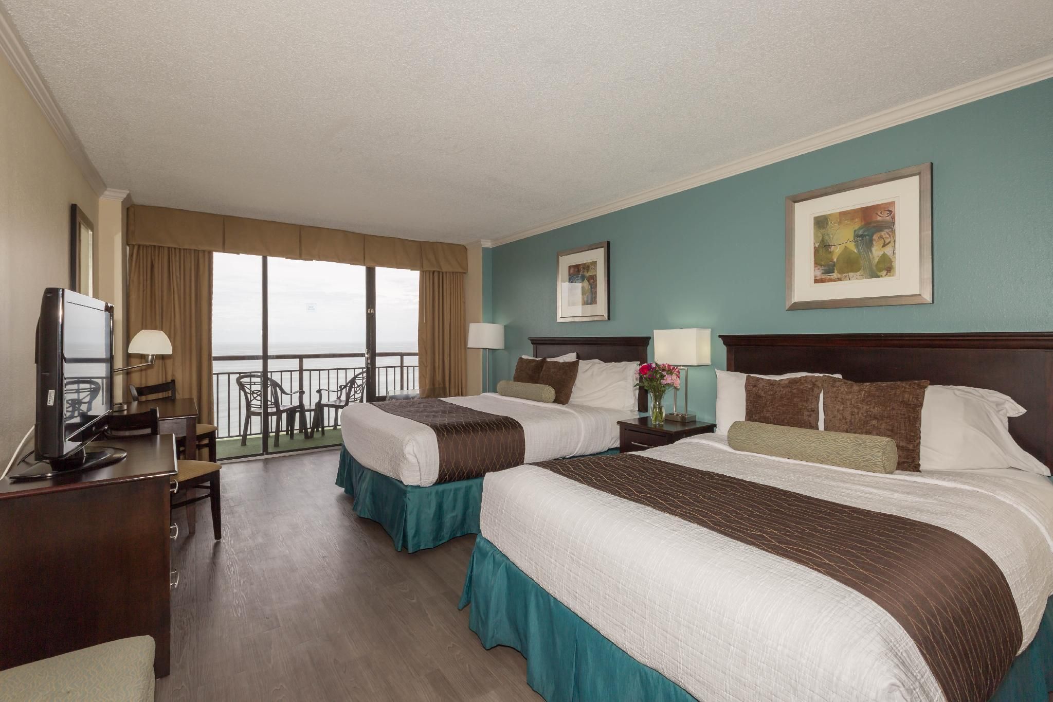 Efficiency Queen Room with Oceanfront