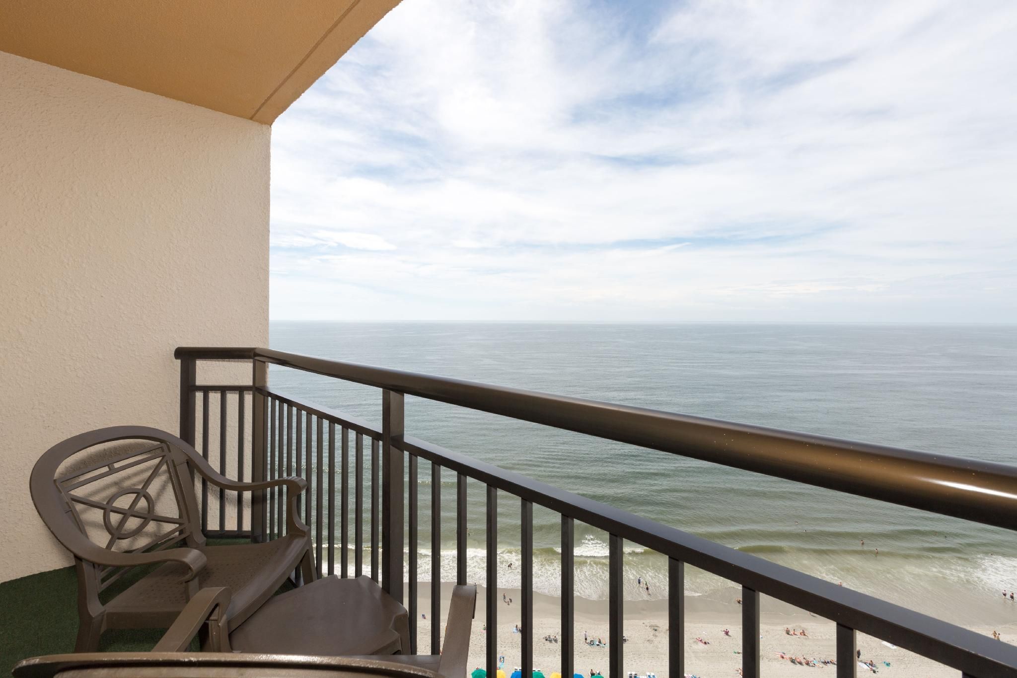 Efficiency Queen Room with Oceanfront