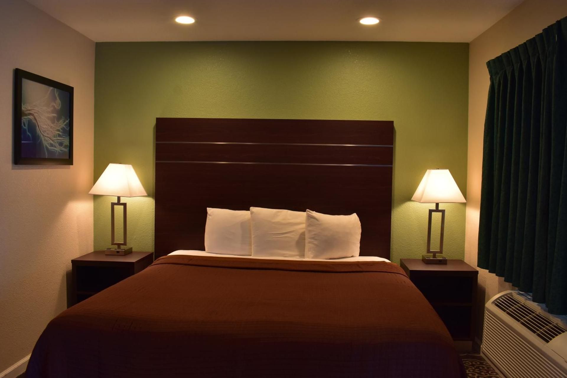 Deluxe King Room - Non-Smoking