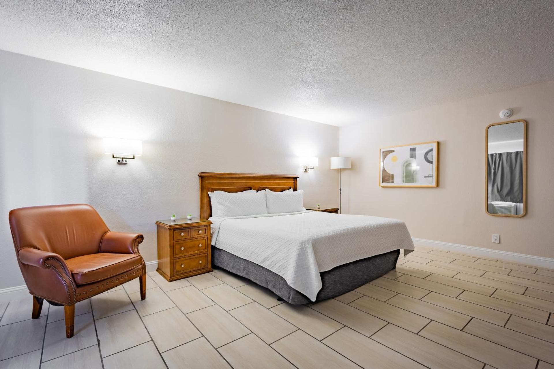 Welcome Inn Deluxe King Room 2