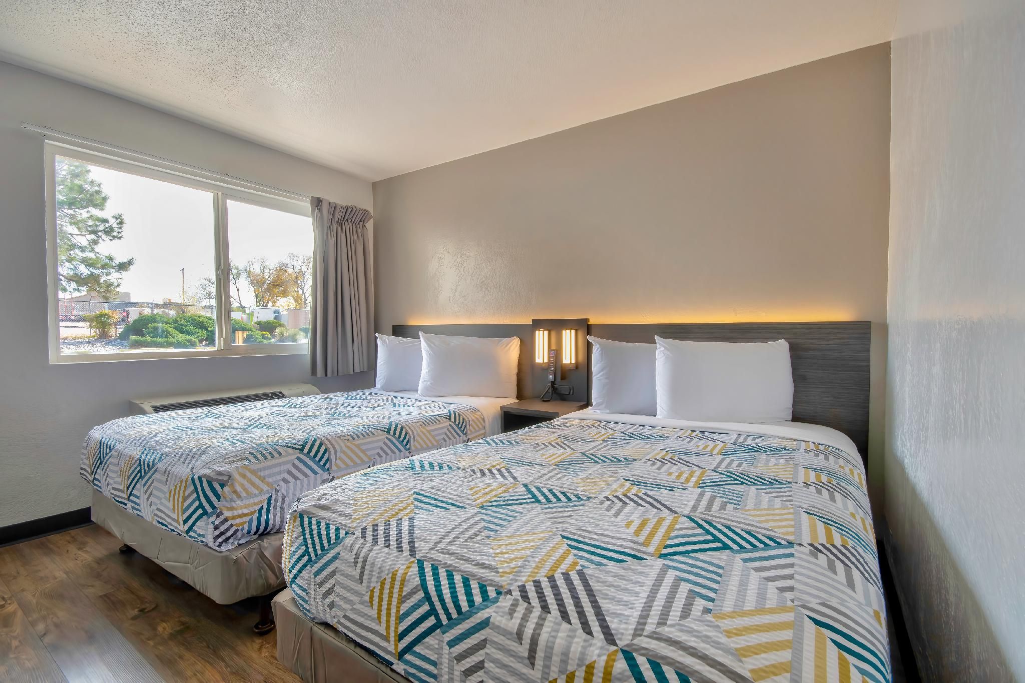 2 Full Beds | Smoking