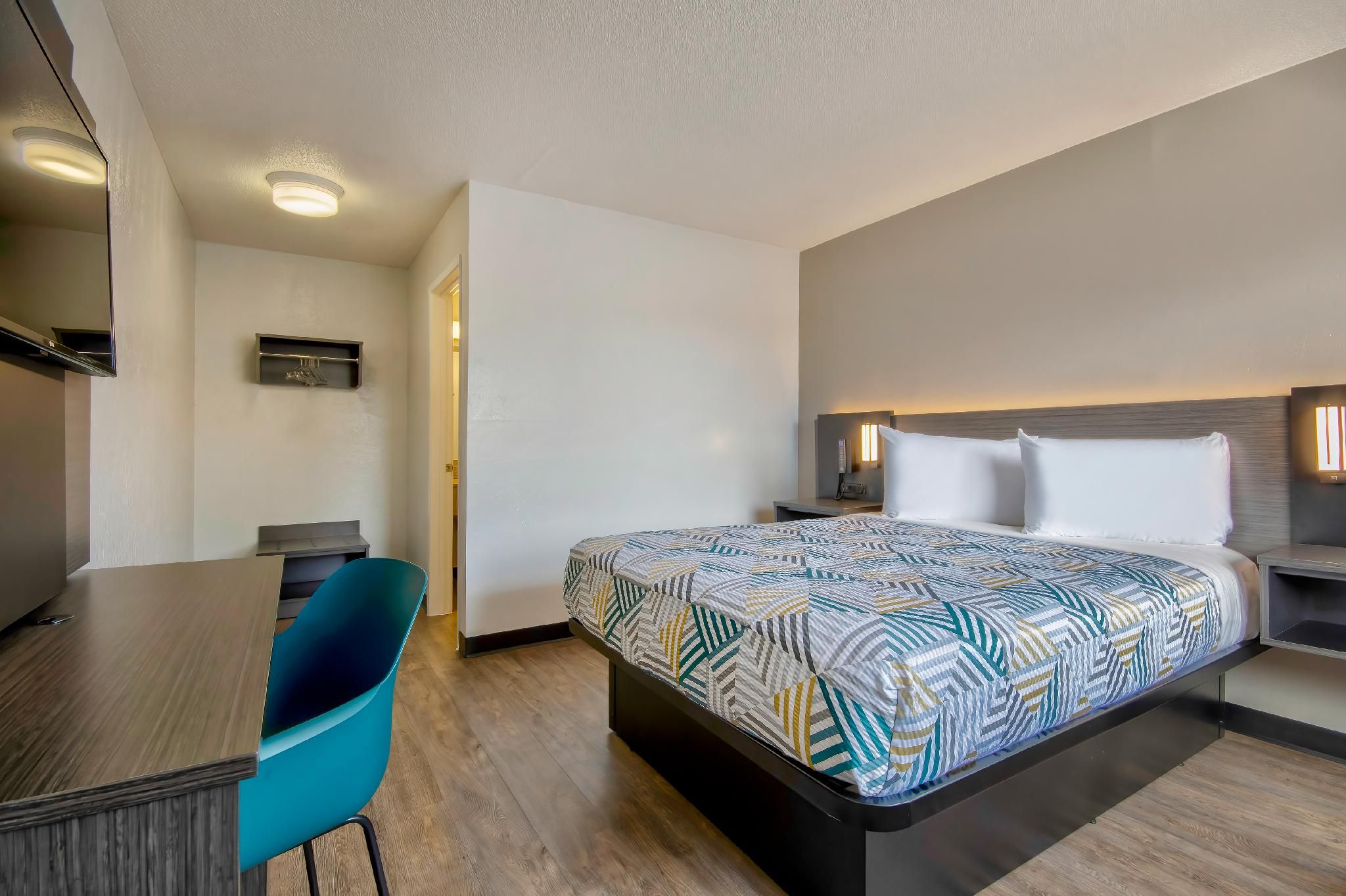 1 Queen Bed | Non-Smoking, Micfridge