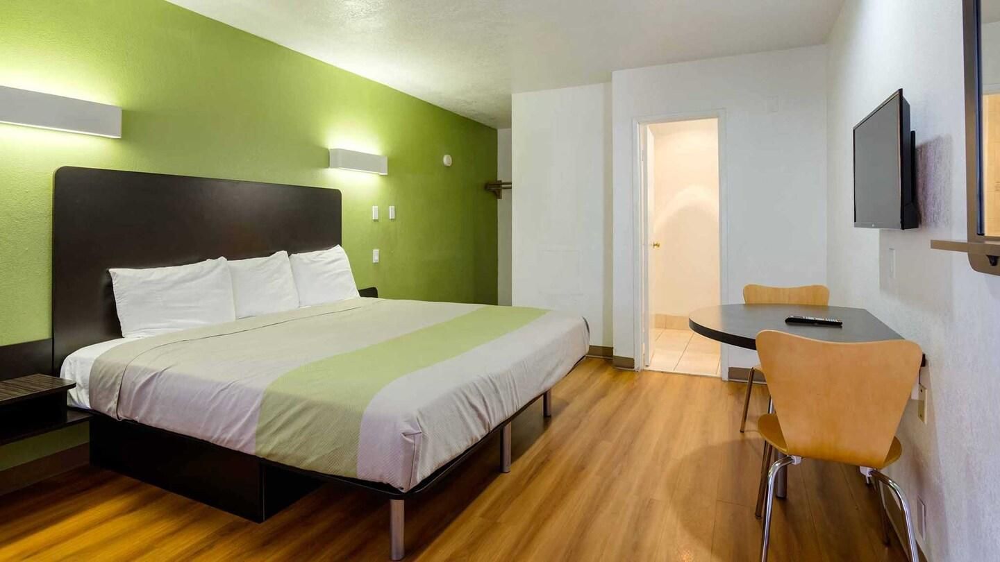 1 QUEEN BED | NON-SMOKING