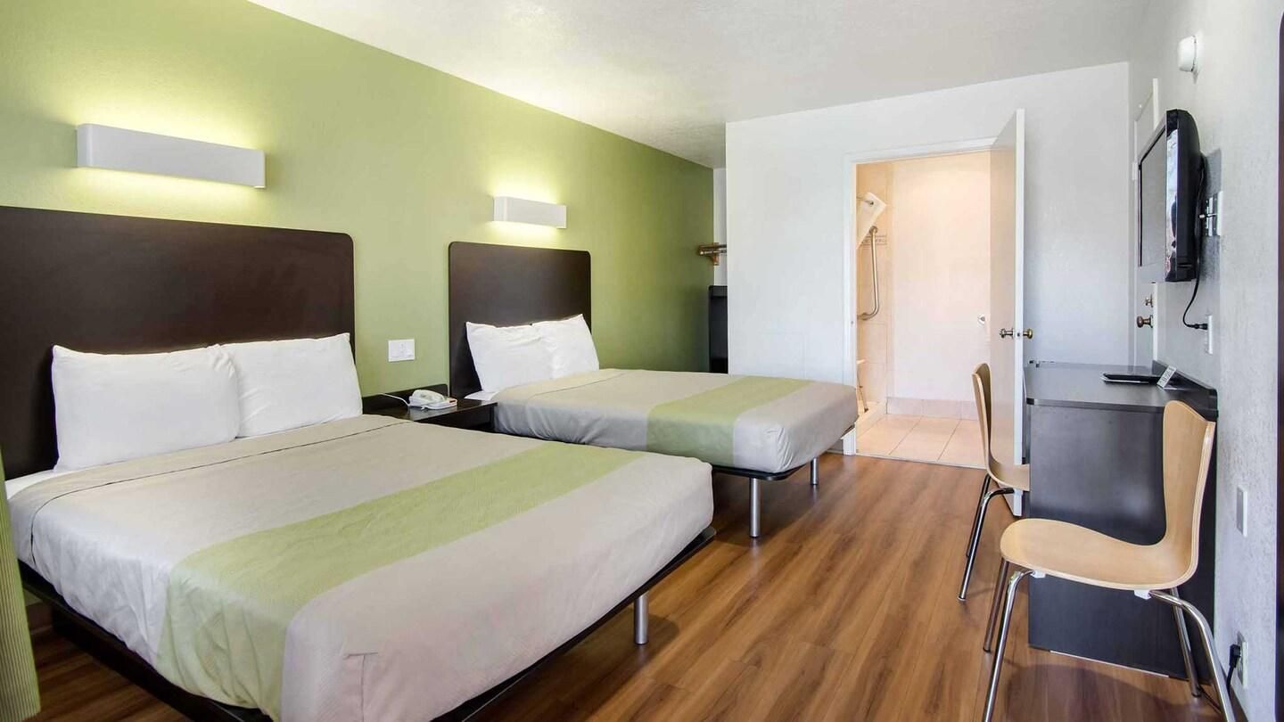 2 Queen Beds | Non-Smoking