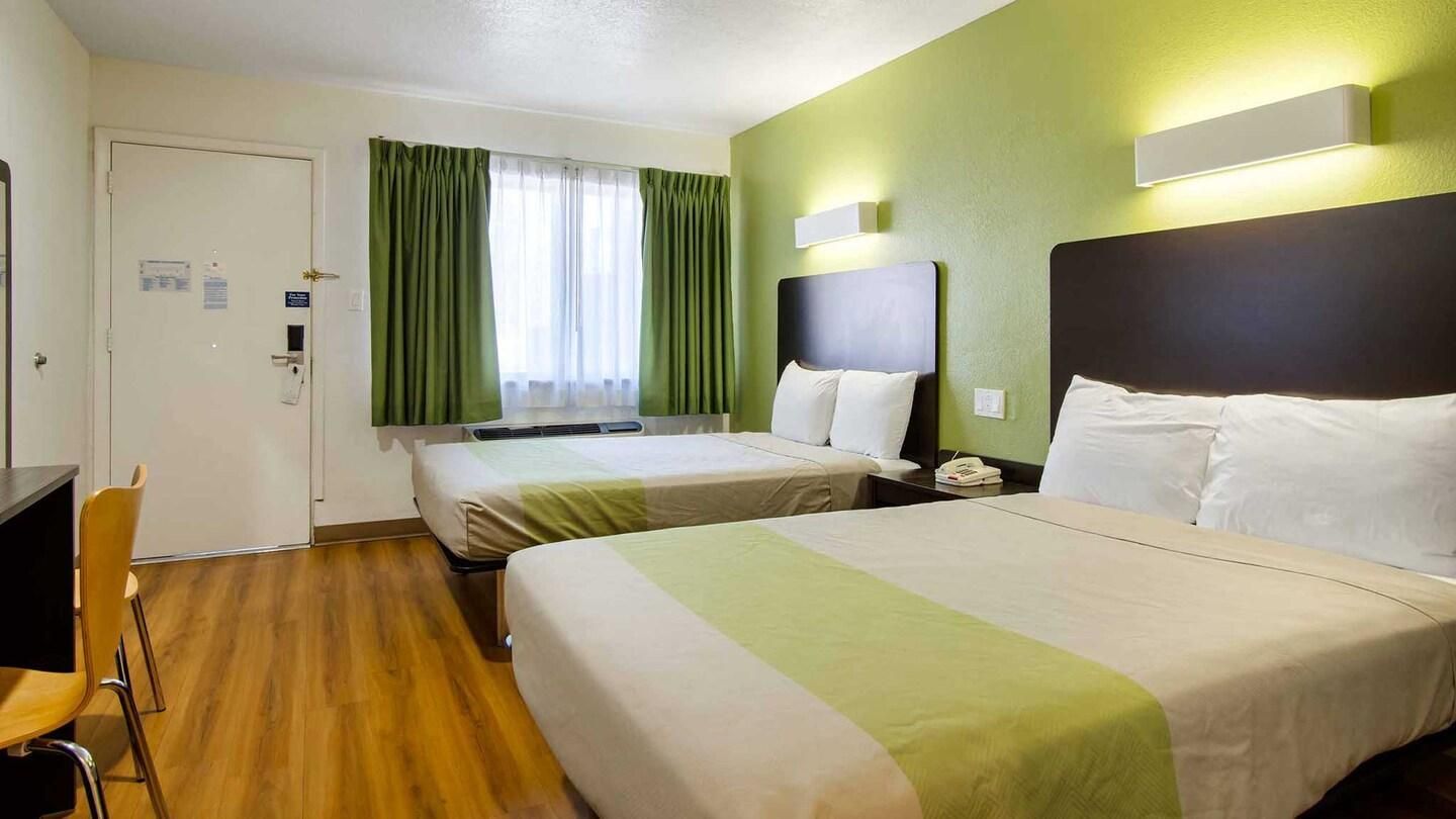 2 Queen Beds | Non-Smoking