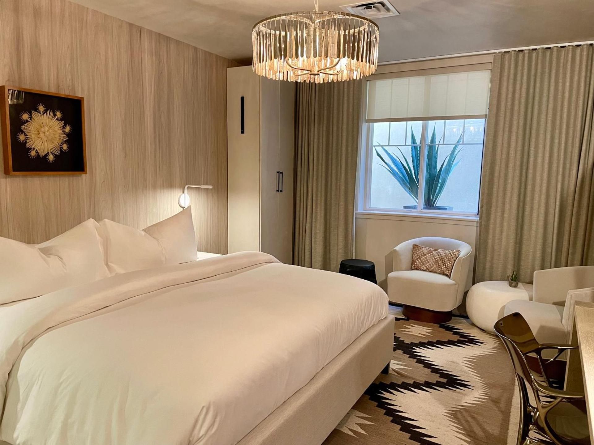 Deluxe King Room