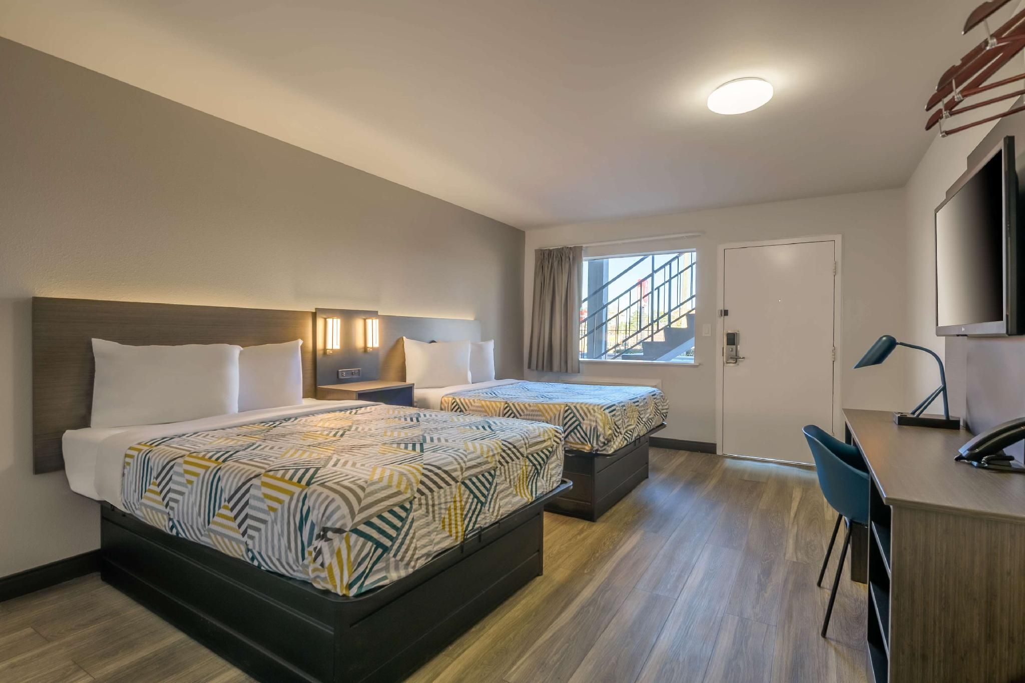 2 Full Beds | Non-Smoking, Micfridge