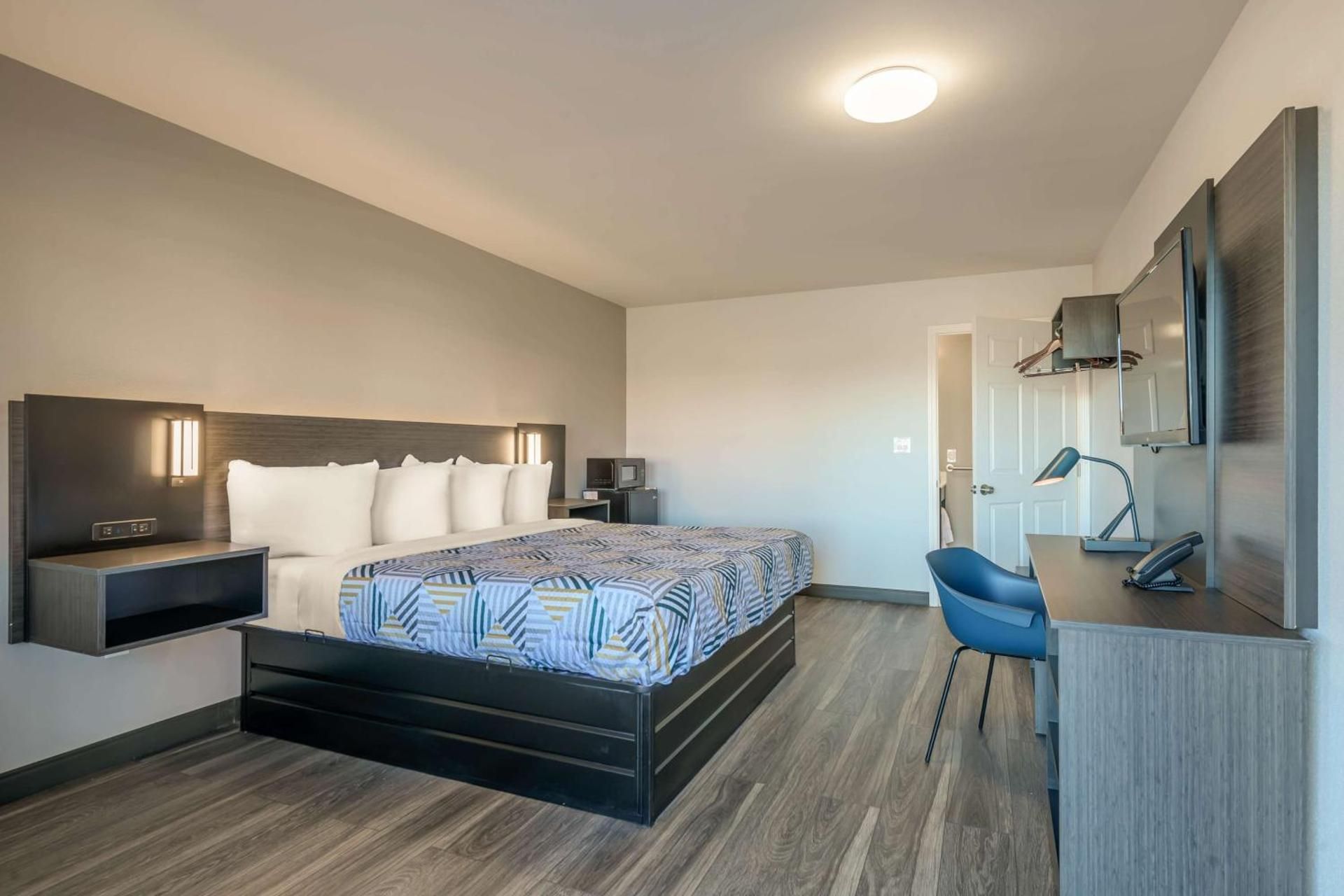 King Room - Disability Access - Non-Smoking