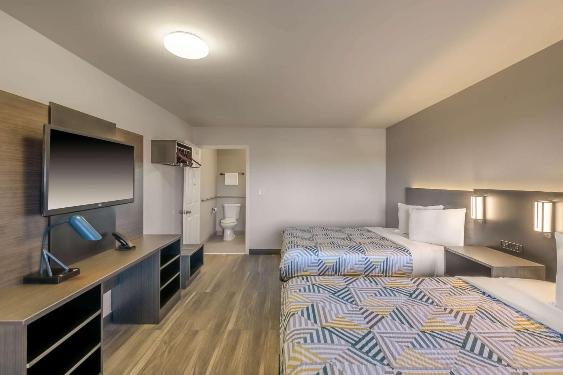 Motel6 Commerce, GA Quadruple Room - Disability Access - Non-Smoking