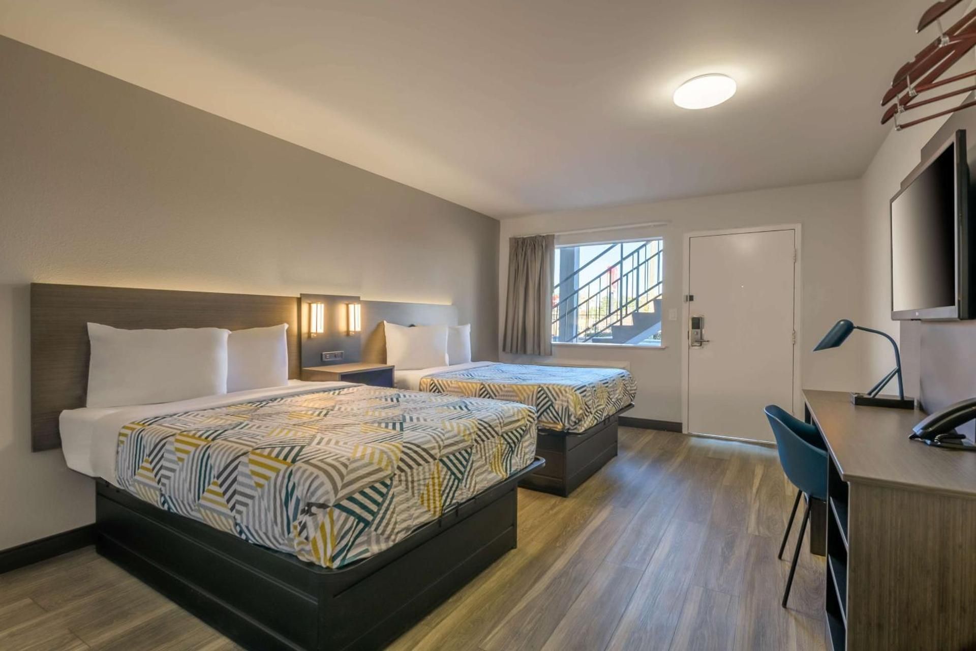 Motel6 Commerce, GA Quadruple Room - Disability Access - Non-Smoking 2