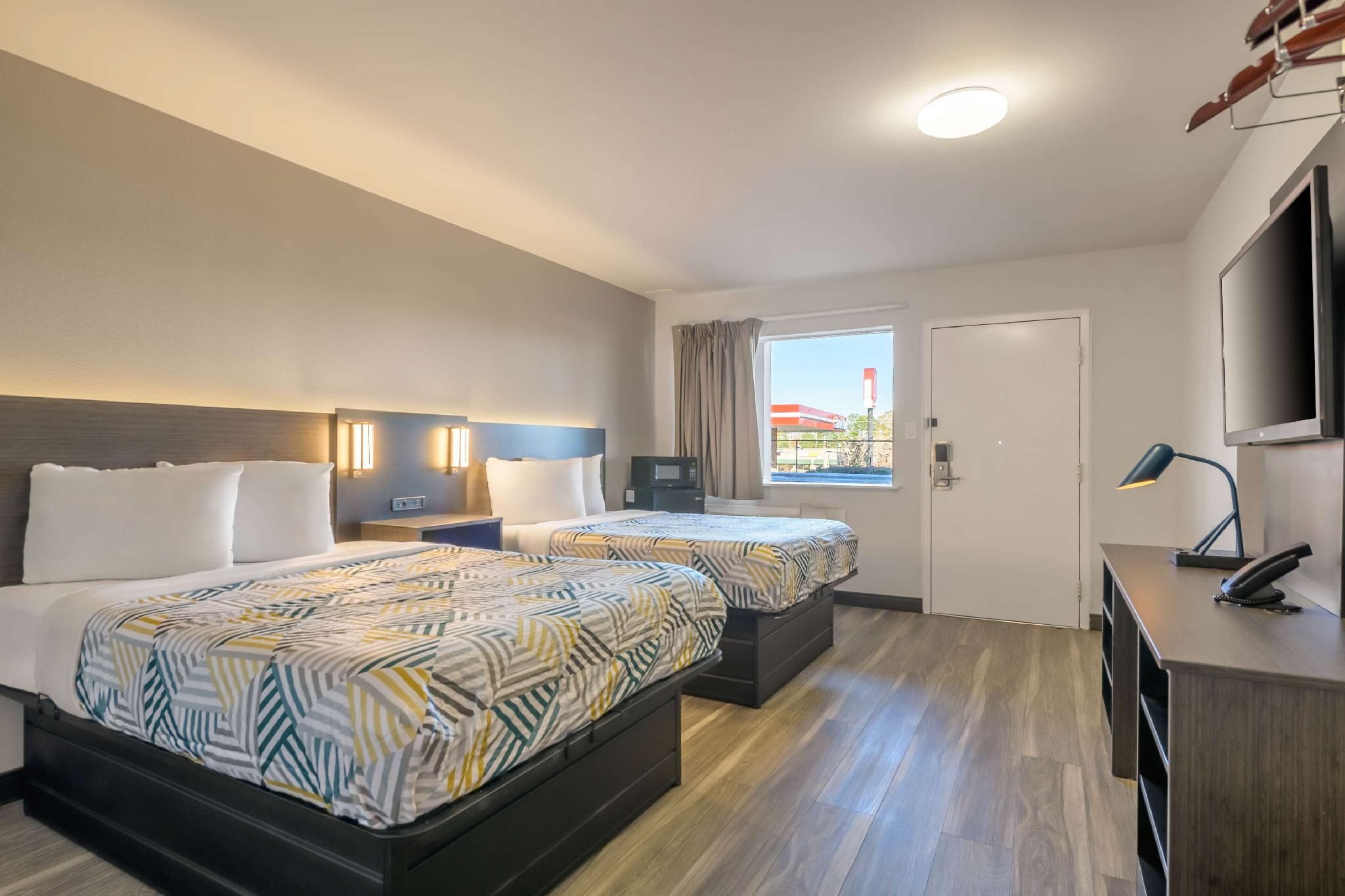 2 FULL BEDS | ACCESSIBLE, NON-SMOKING