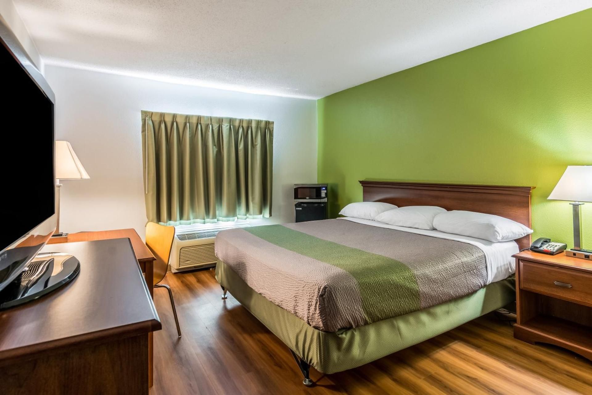 King Room with Micro Fridge - Accessible/Non-Smoking