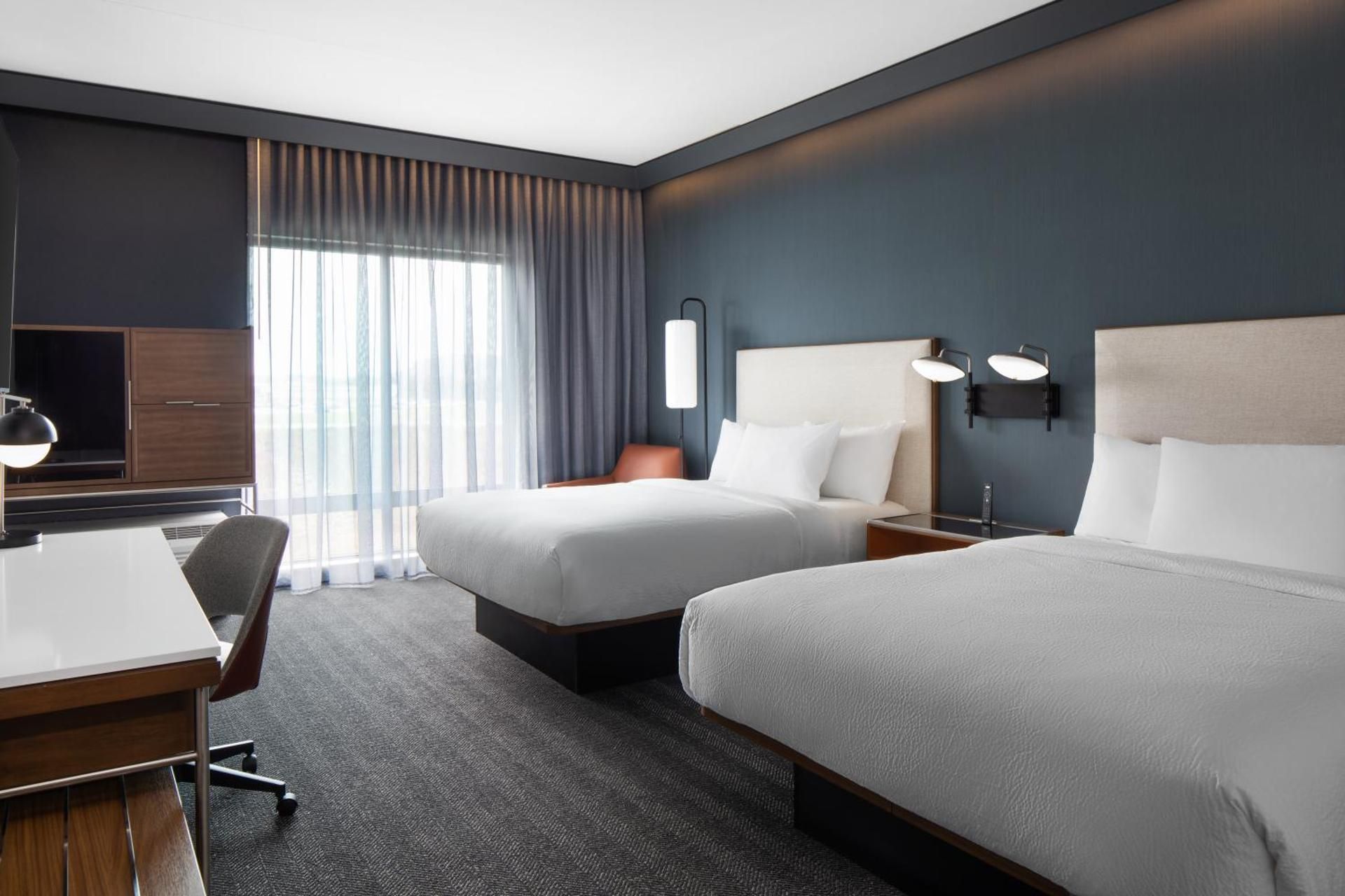 Courtyard by Marriott Kodak Sevierville Standard Queen Room with Two Queen Beds