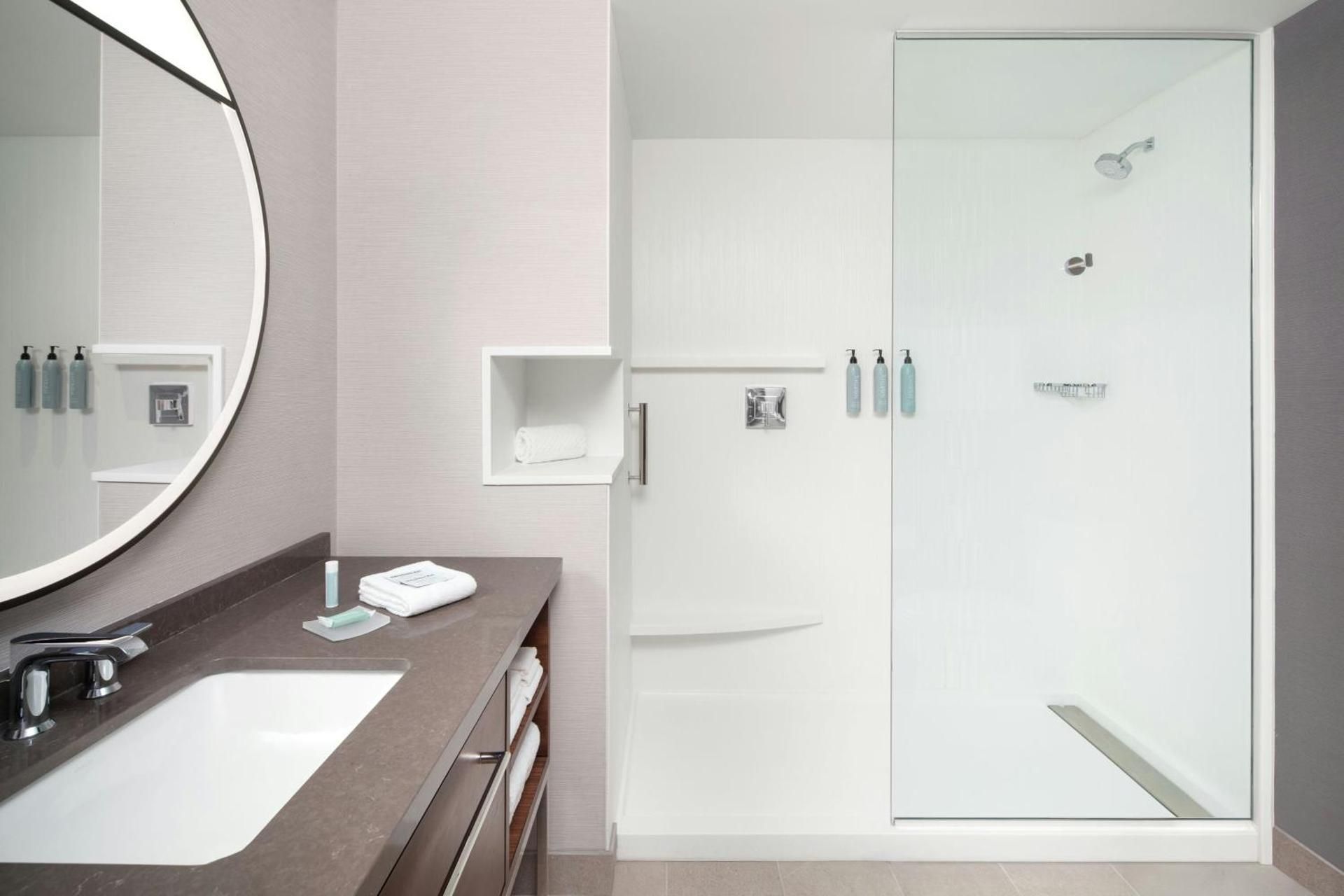 Courtyard by Marriott Kodak Sevierville Standard King Room with Sofa Bed 3