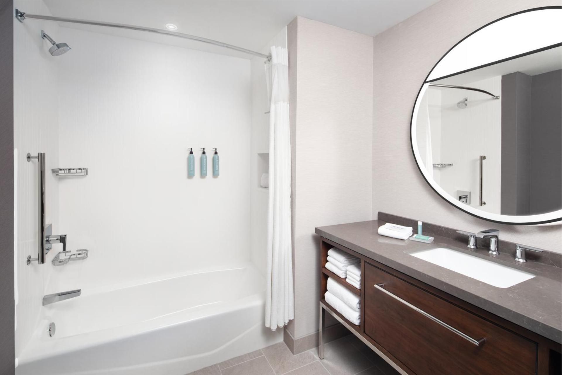 Courtyard by Marriott Kodak Sevierville Standard Queen Room with Two Queen Beds 2