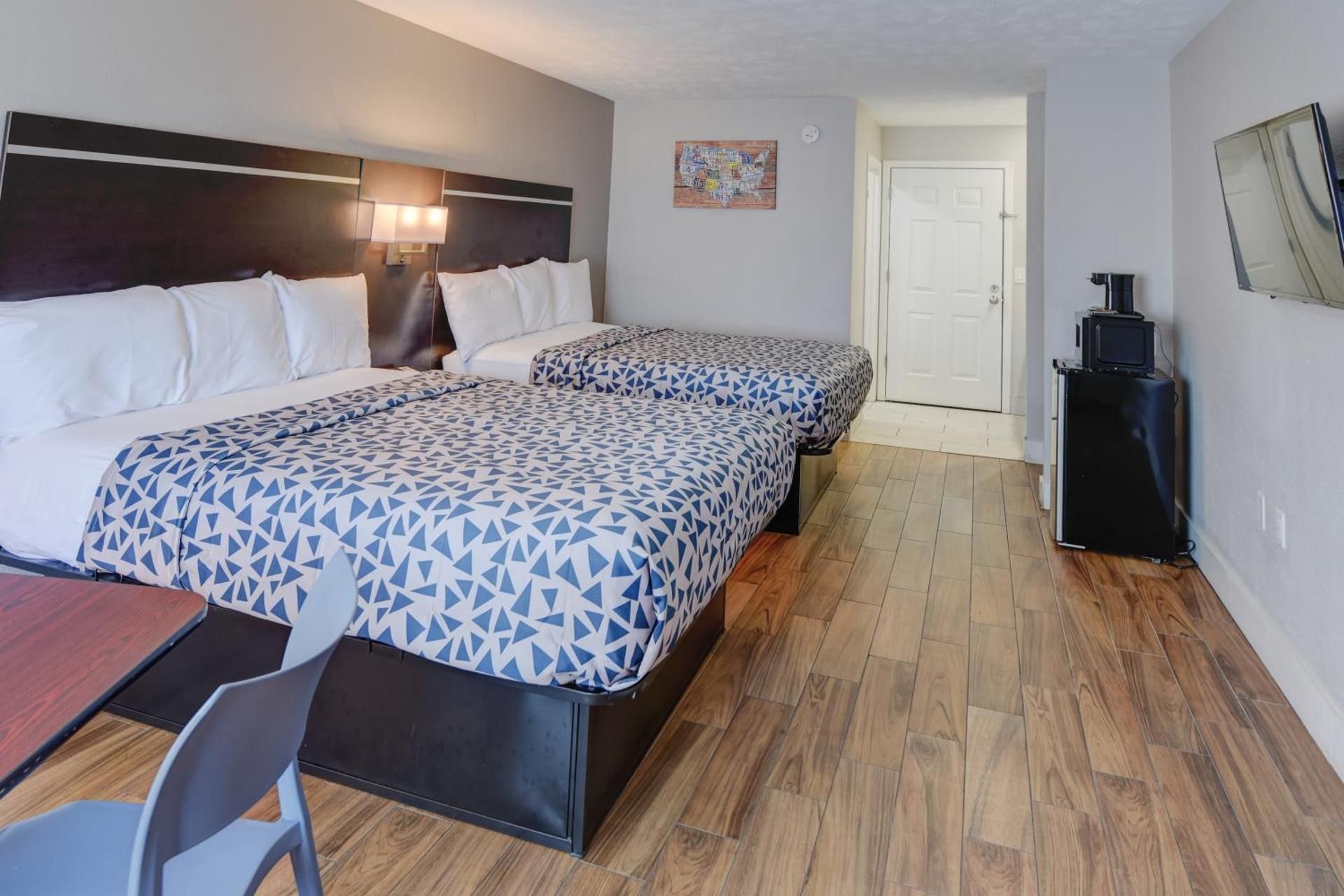 Econo Lodge Sevierville-Pigeon Forge on the River 2 Queen Beds, Nonsmoking, Accessible 2