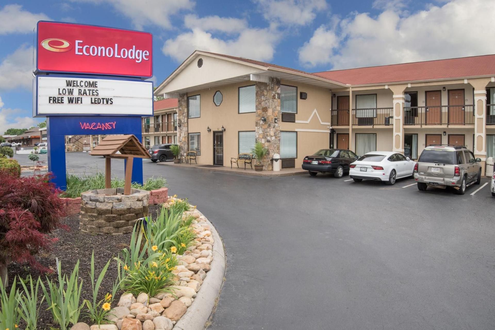 Econo Lodge Sevierville-Pigeon Forge on the River