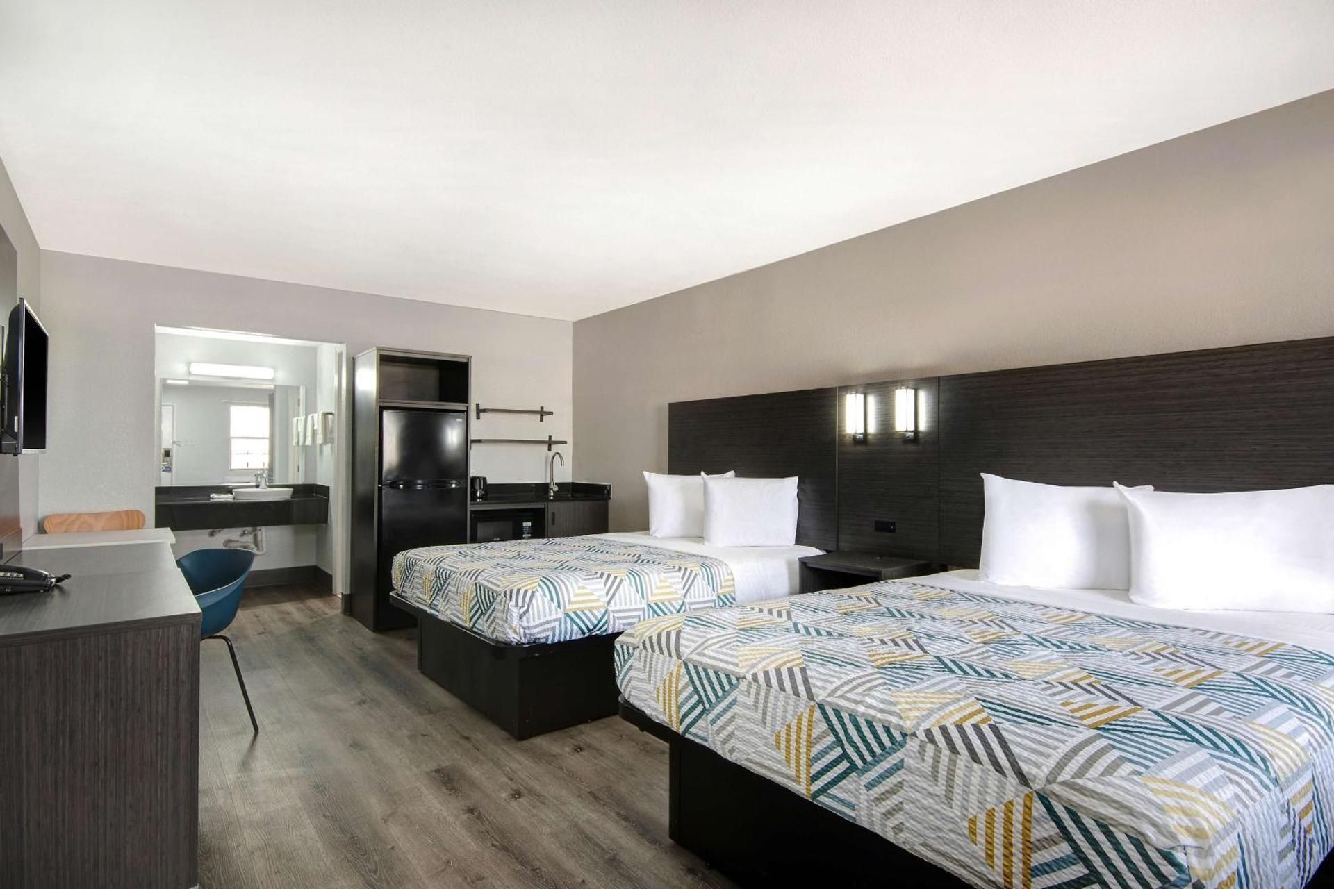 Queen Room with Two Queen Beds - Disability Access - Non-Smoking