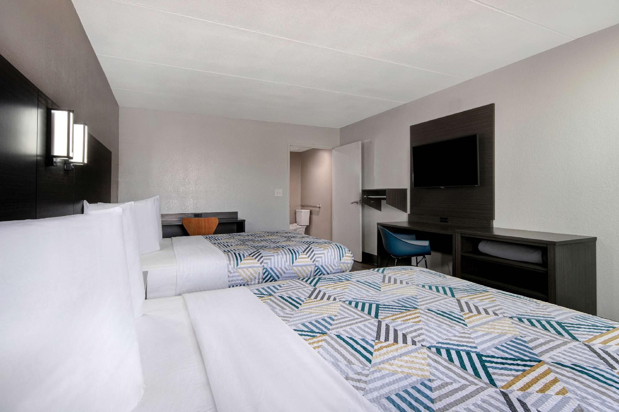 2 Queen Beds | Micfridge