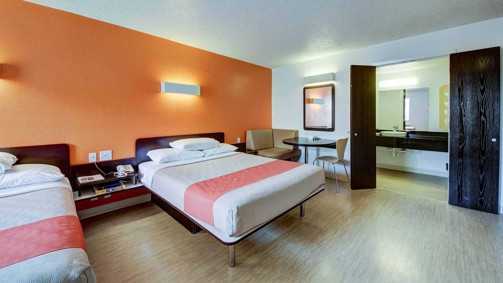 2 Queen Beds |