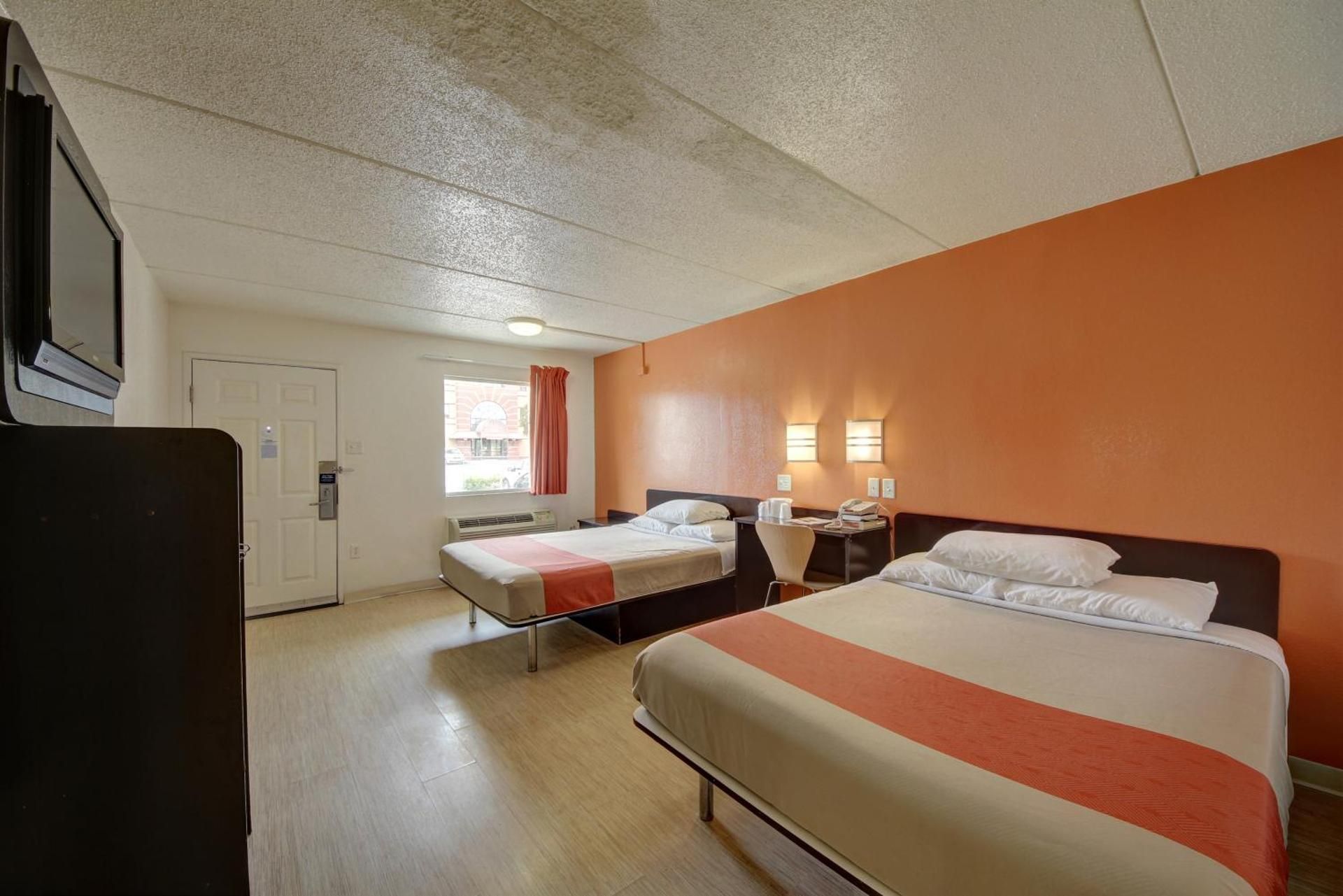 King Room with Roll-in Shower - Disability Access - Non-Smoking