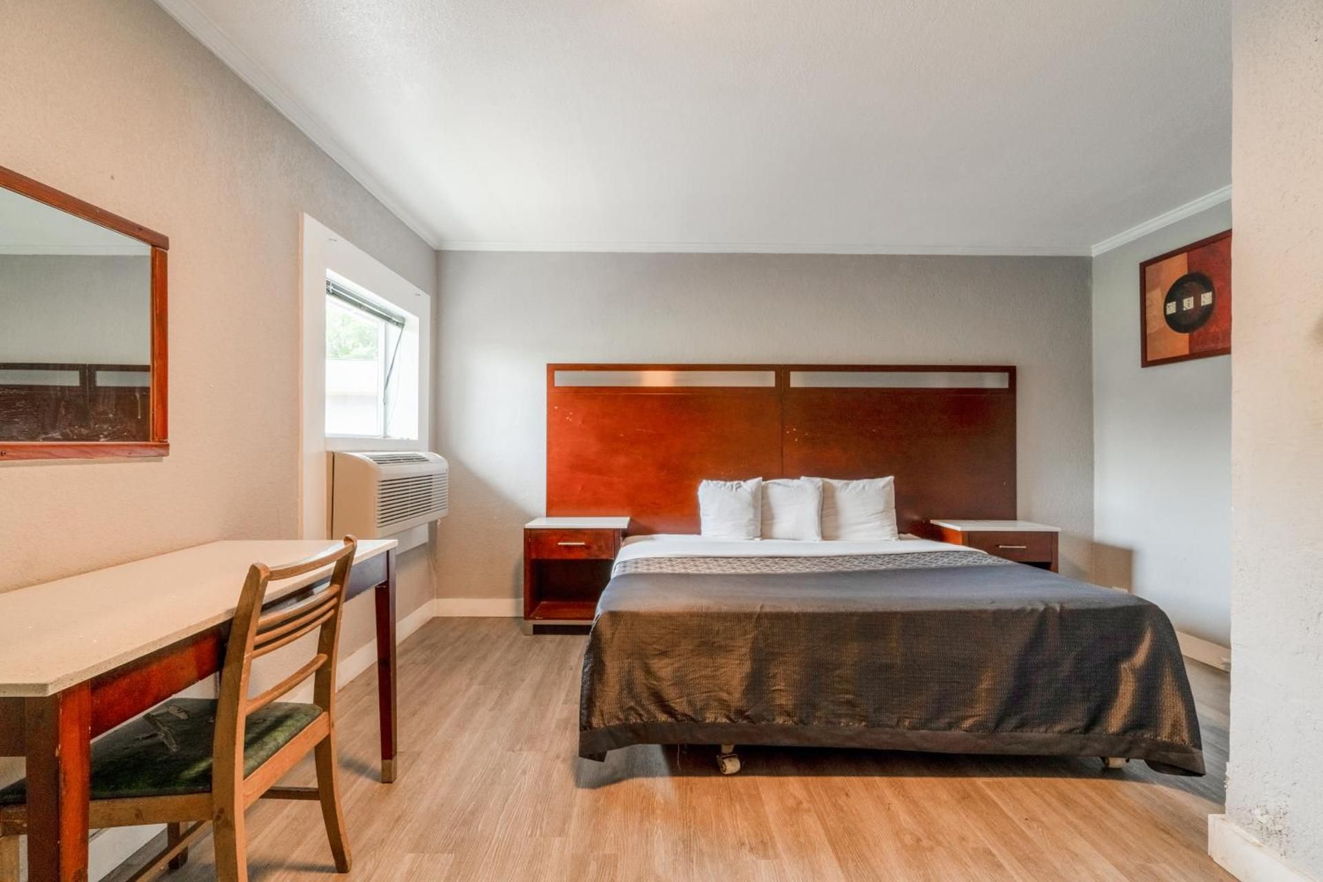 King Bed Non-Smoking